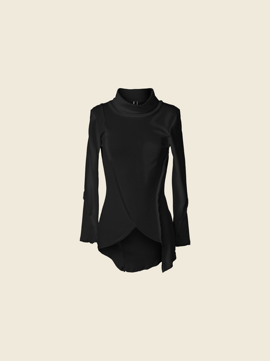 T-SHIRT A COLLO ALTO CON ORLO ASIMMETRICO