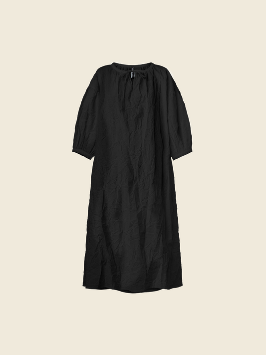 DRESS WITH ROUNDED SLEEVES IN WRINKLED EFFECT FABRIC