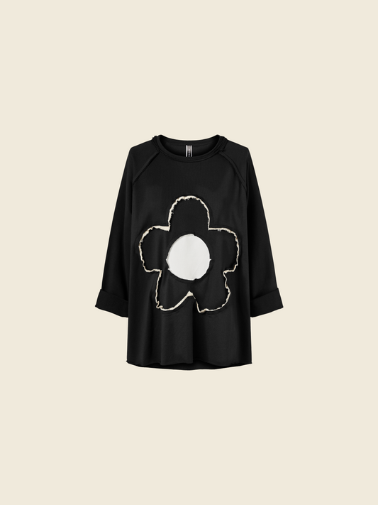 T-SHIRT WITH FLOWER STITCHING