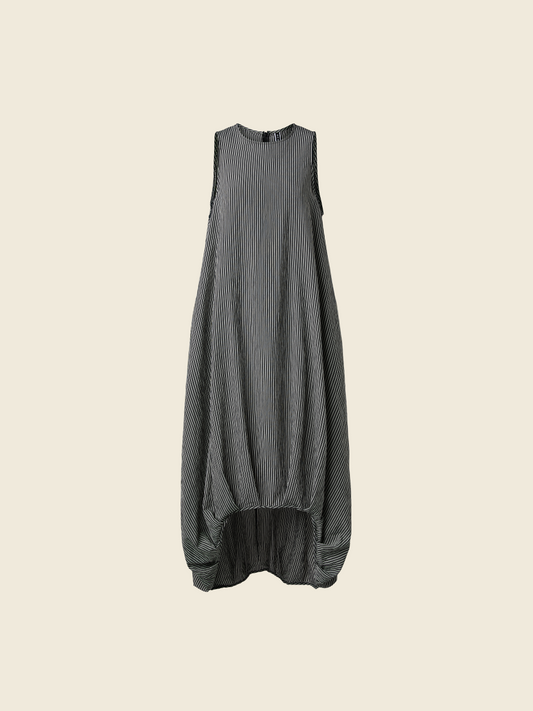 LONG DRESS WITH PLEATS ON THE HEM