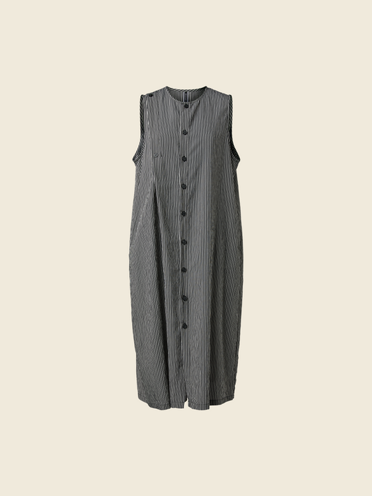 DRESS WITH BUTTONS CLOSURE