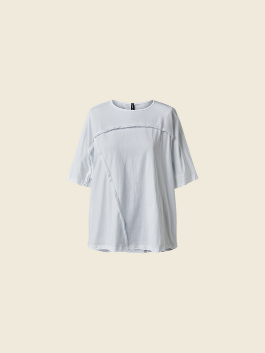 T-SHIRT CON CUCITURE ESTERNE