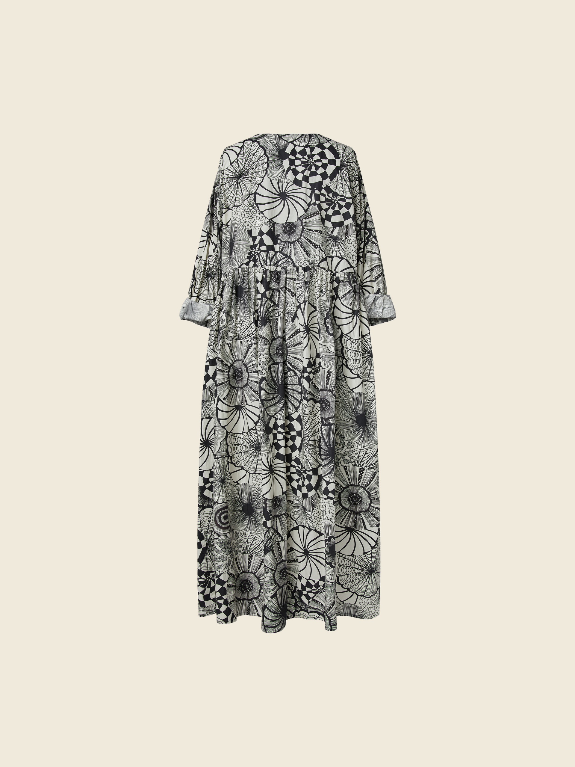 带滚边细节的碎花连衣裙