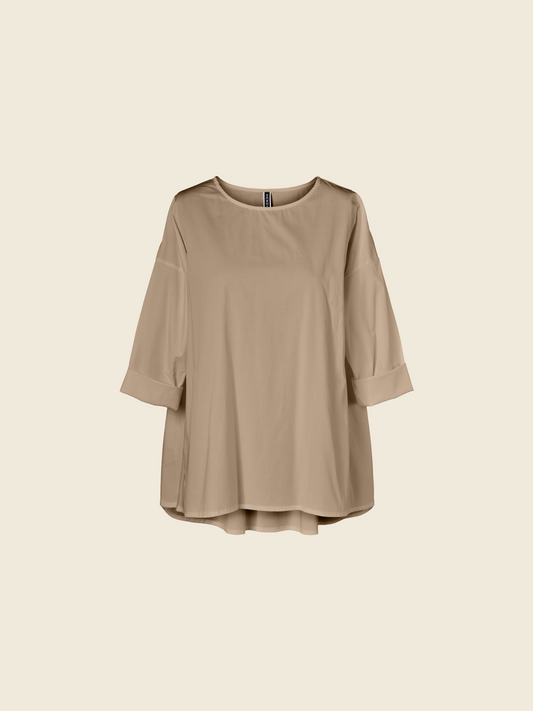 WIDE BLOUSE WITH RUCHED FABRIC ON THE BACK