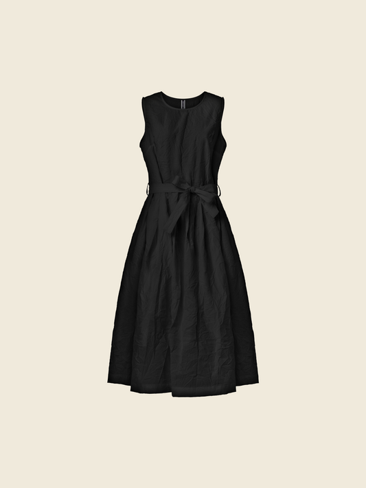SLEEVELESS DRESS WITH PLEATS AND WAIST BELT IN WRINKLED EFFECT FABRIC