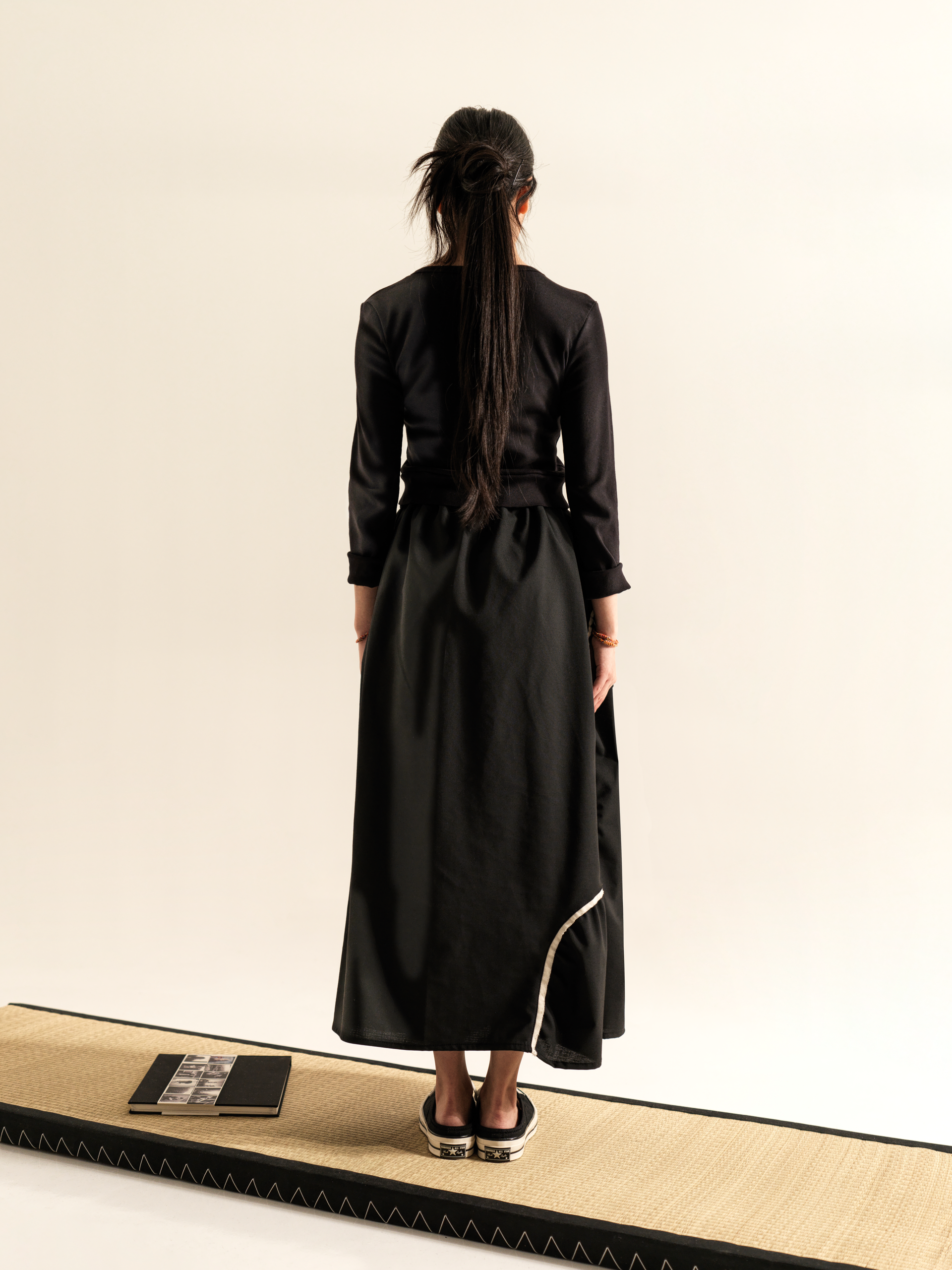 GONNA CON RIFILI IN TESSUTO ECRU'