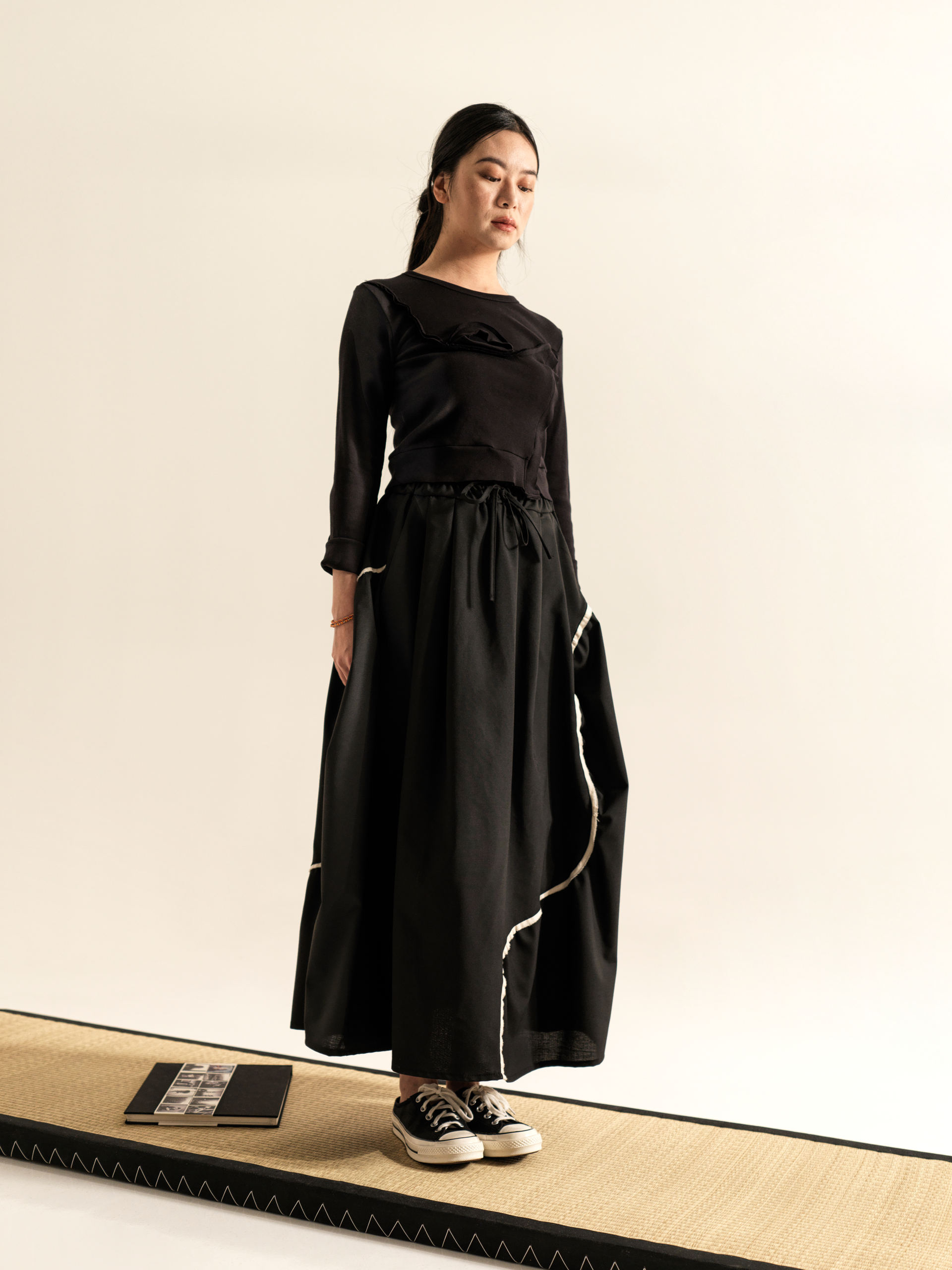 GONNA CON RIFILI IN TESSUTO ECRU'