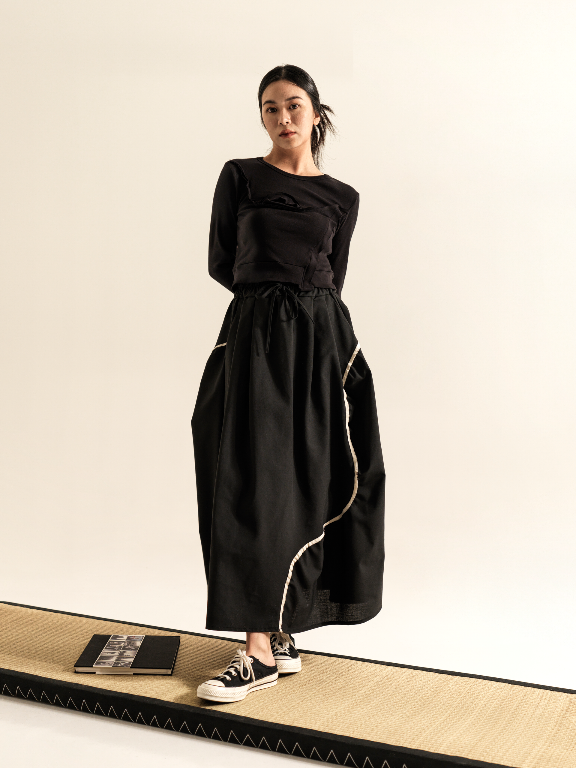 GONNA CON RIFILI IN TESSUTO ECRU'