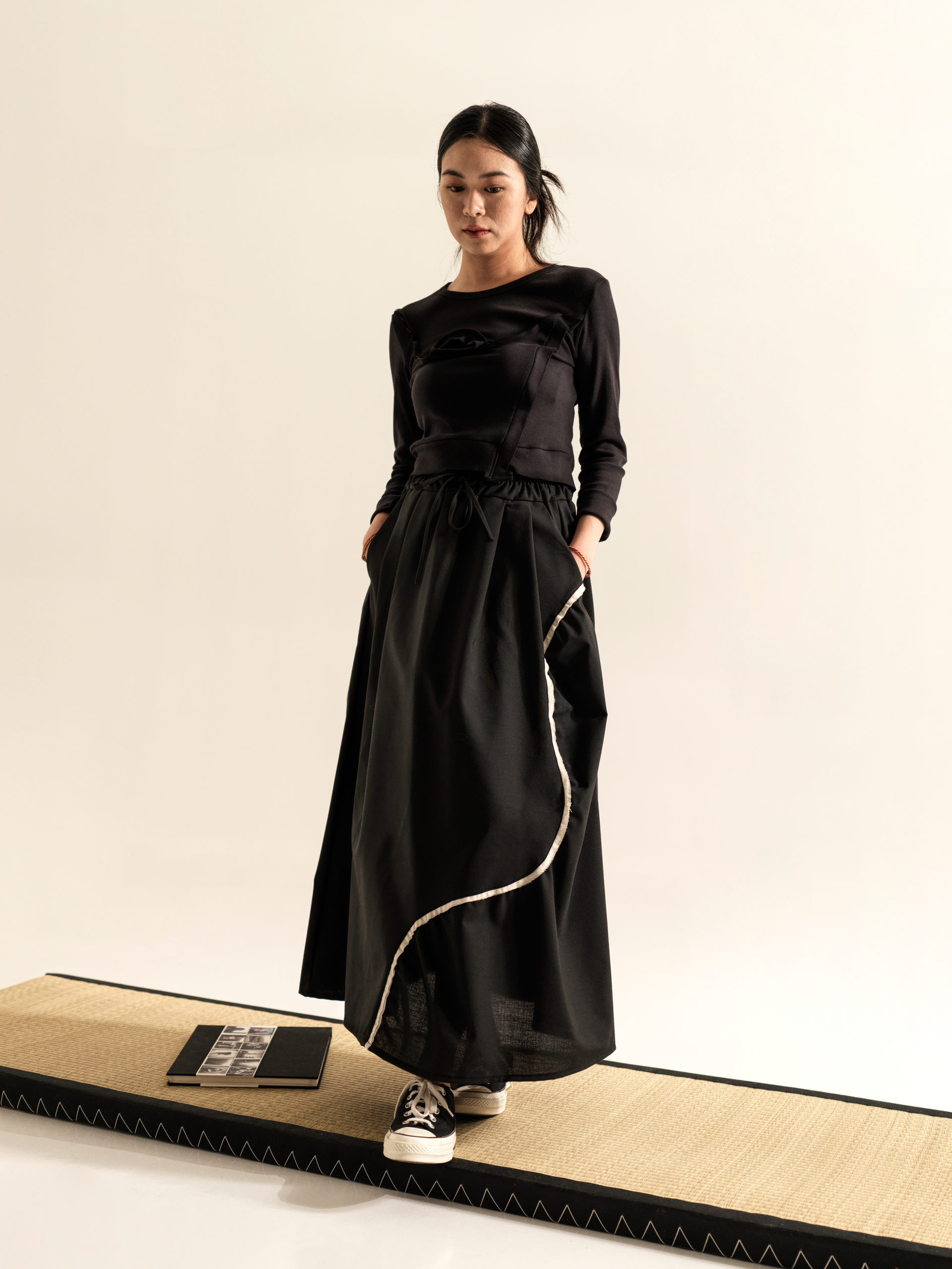 GONNA CON RIFILI IN TESSUTO ECRU'