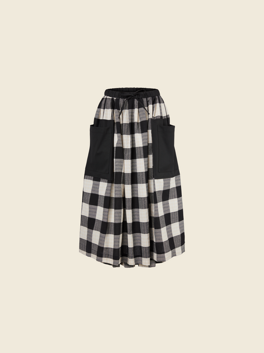 B/W CHECK SKIRT WITH BIG PATCH POCKETS