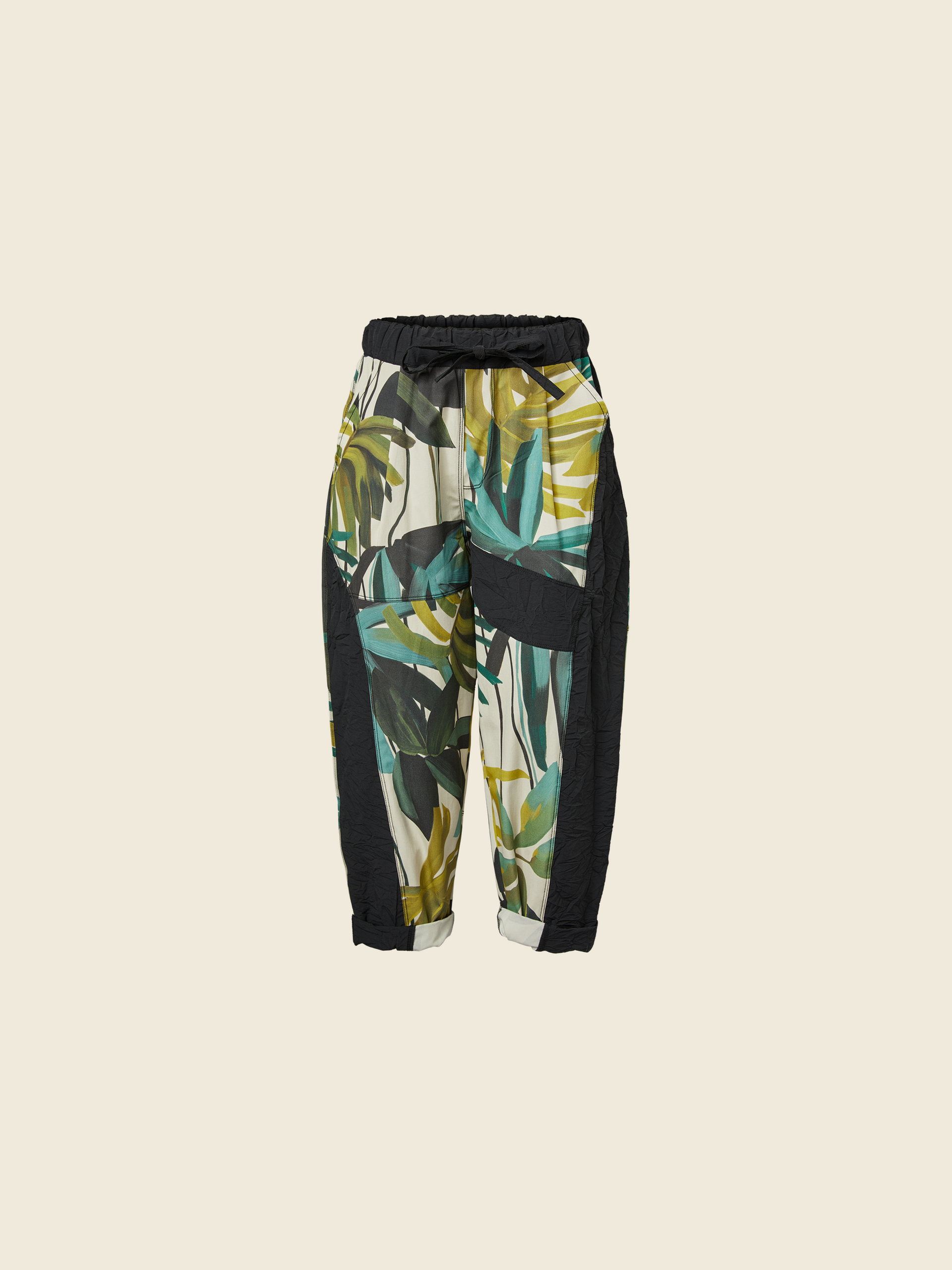 TROUSERS WITH EXOTIC PRINT
