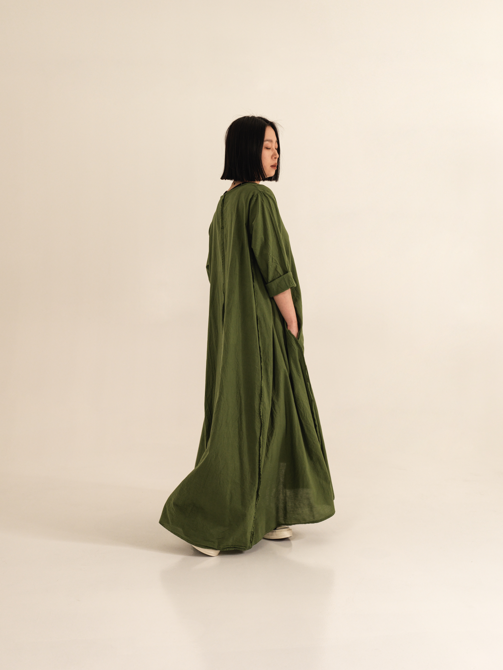 V-NECK DRESS IN MUSLIN