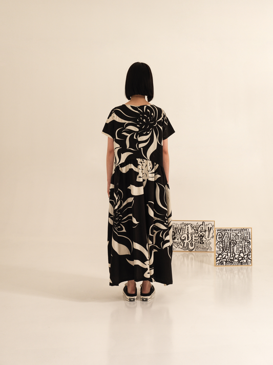 WHITE AND BLACK PATTERN LONG DRESS