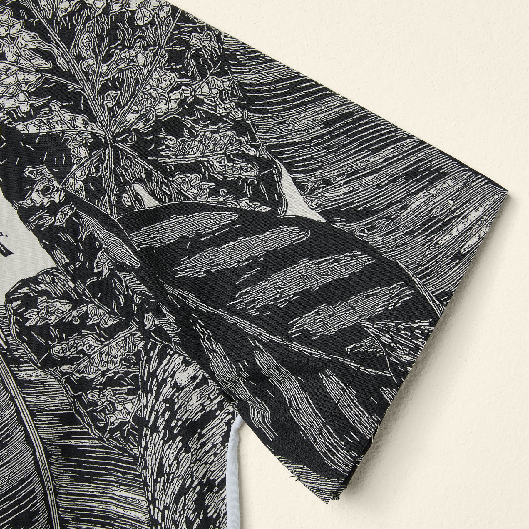 T-SHIRT WITH HALF PATTERNED FABRIC