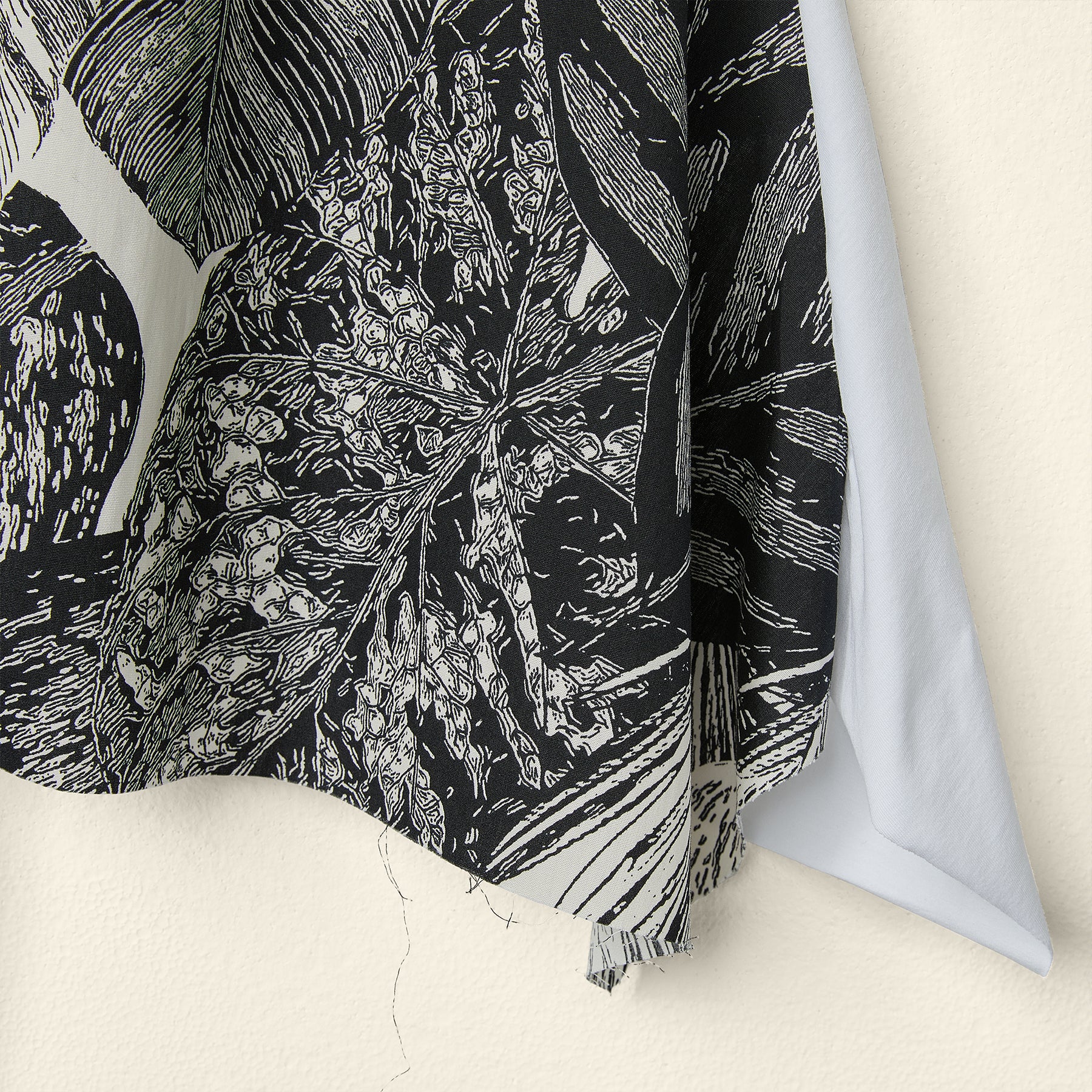 T-SHIRT WITH HALF PATTERNED FABRIC