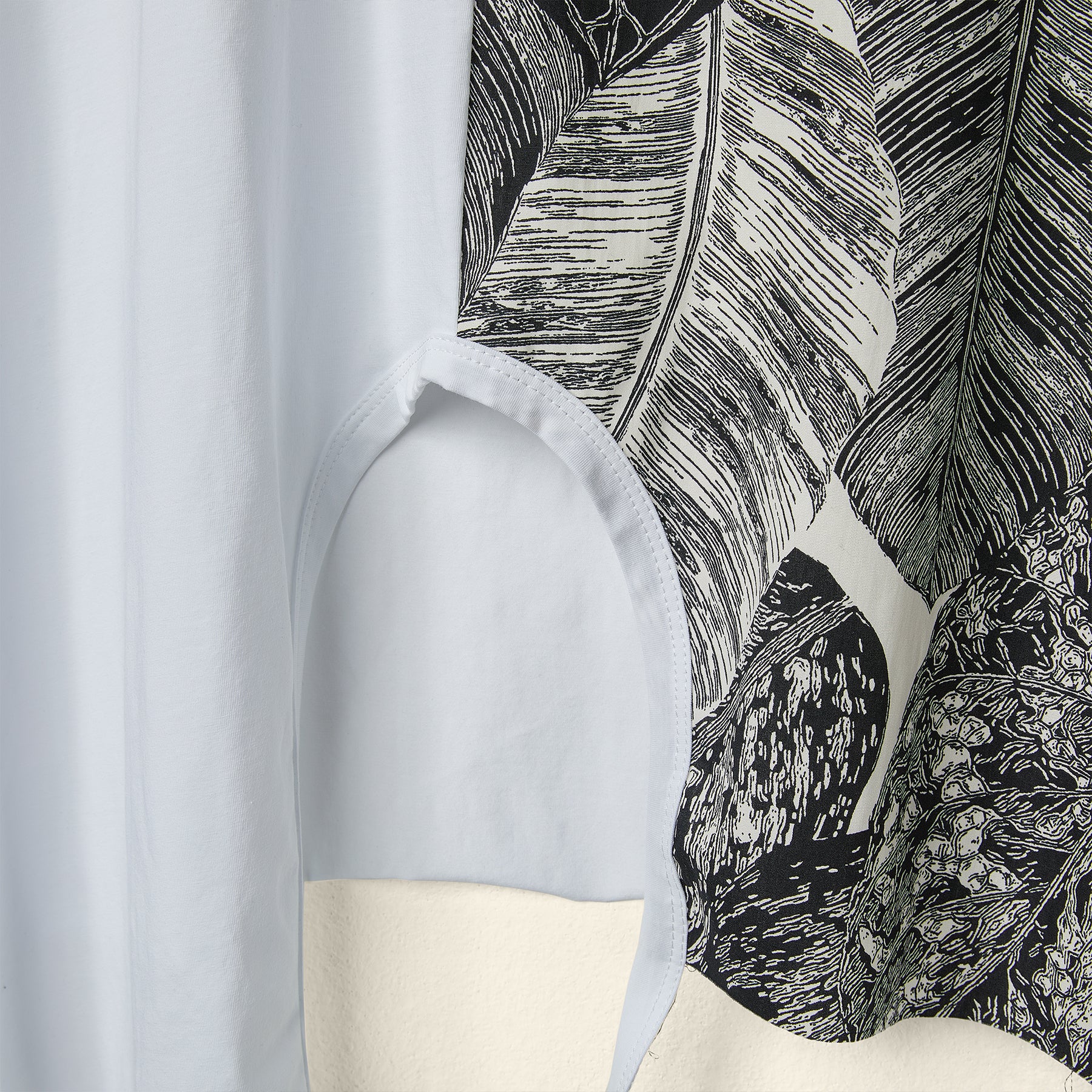 T-SHIRT WITH HALF PATTERNED FABRIC