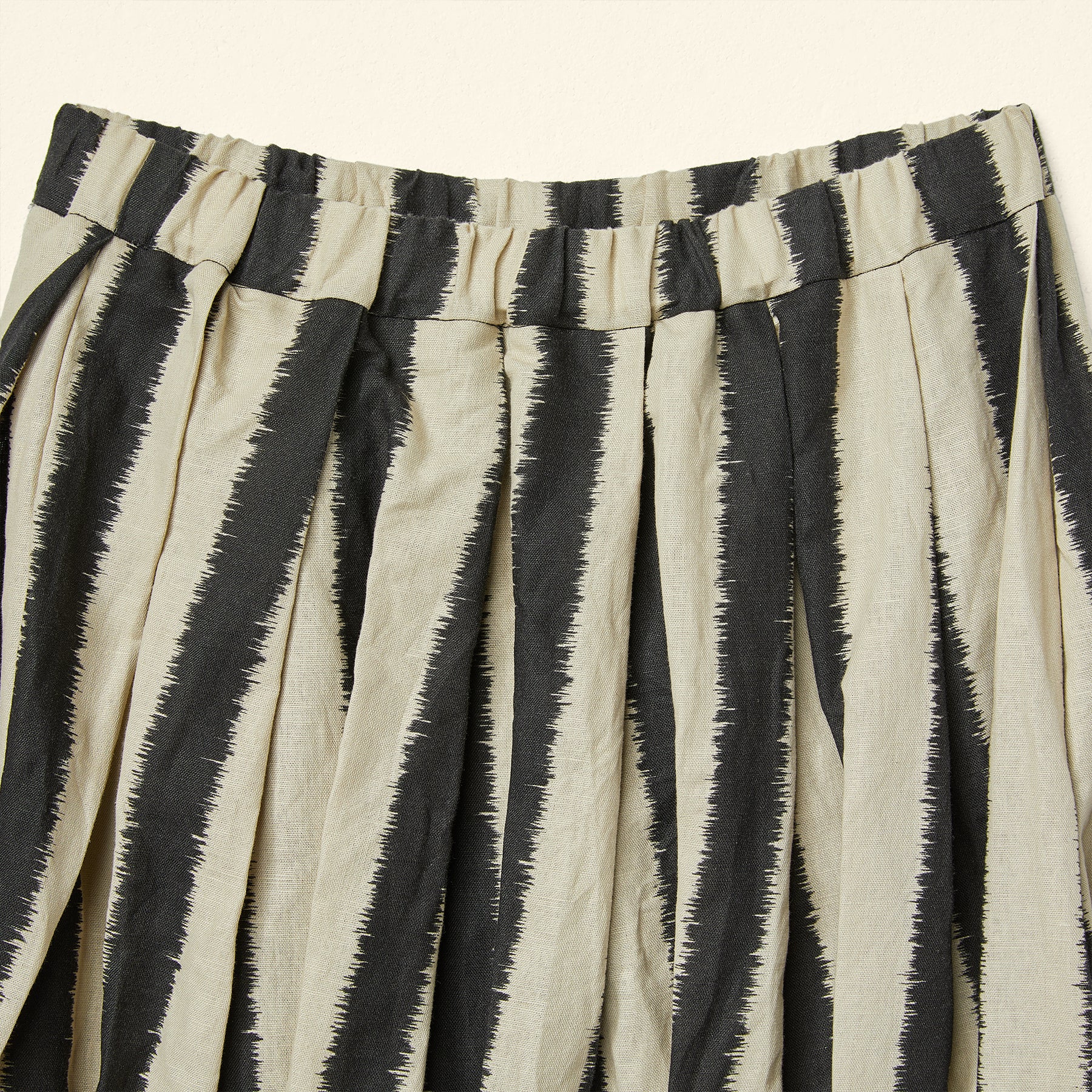 DISTRESSED STRIPES PATTERN BALLOON SKIRT