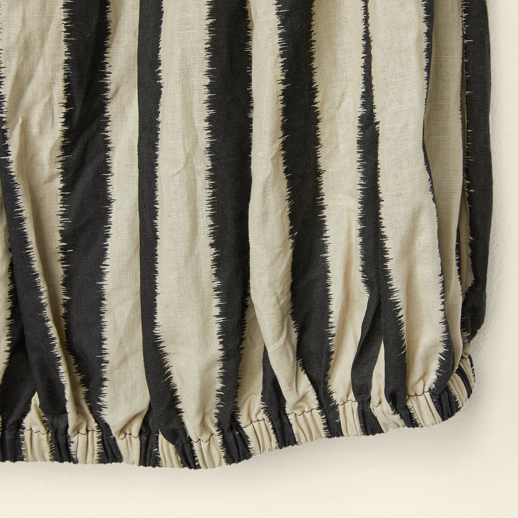 DISTRESSED STRIPES PATTERN BALLOON SKIRT