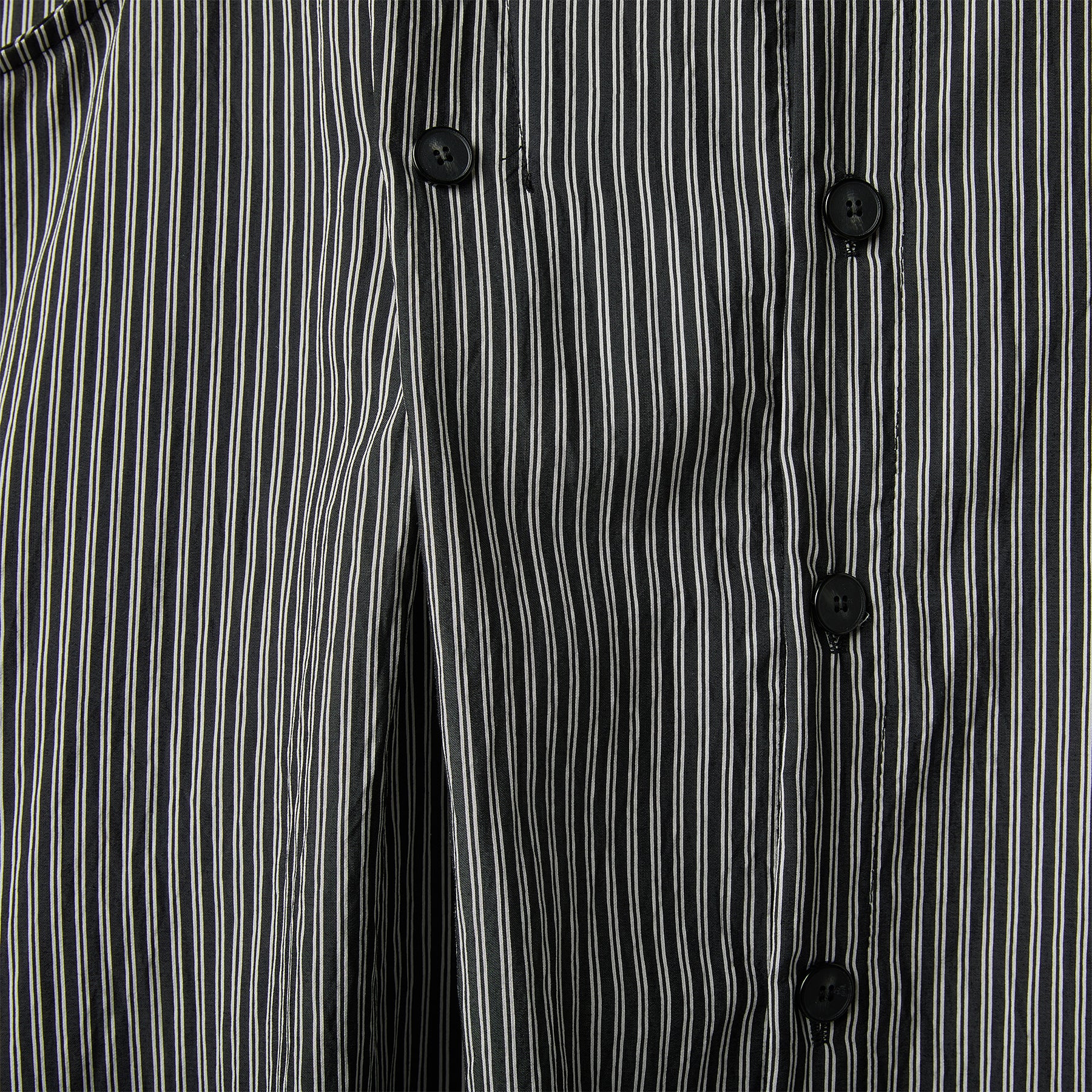 DRESS WITH BUTTONS CLOSURE