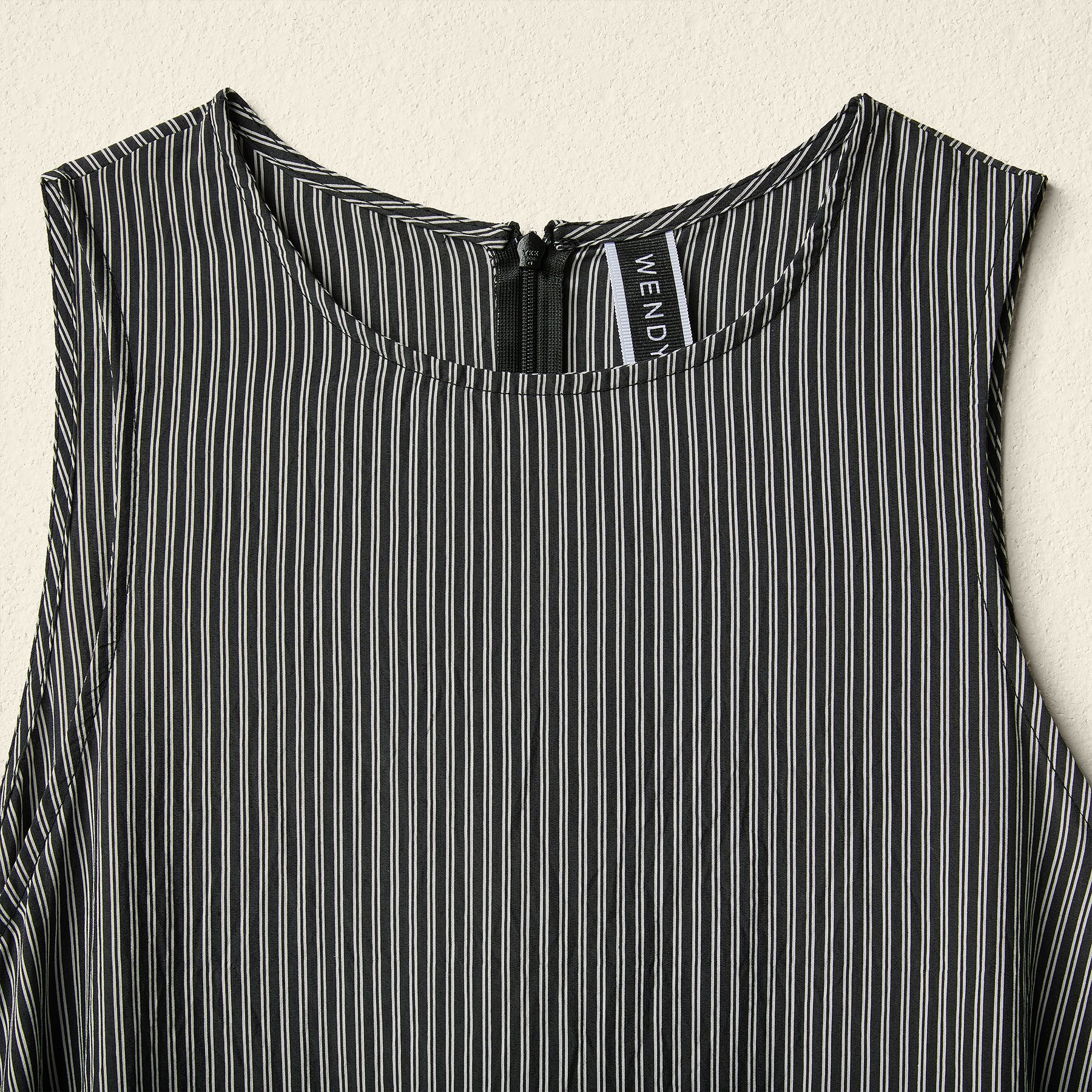 LONG DRESS WITH PLEATS ON THE HEM