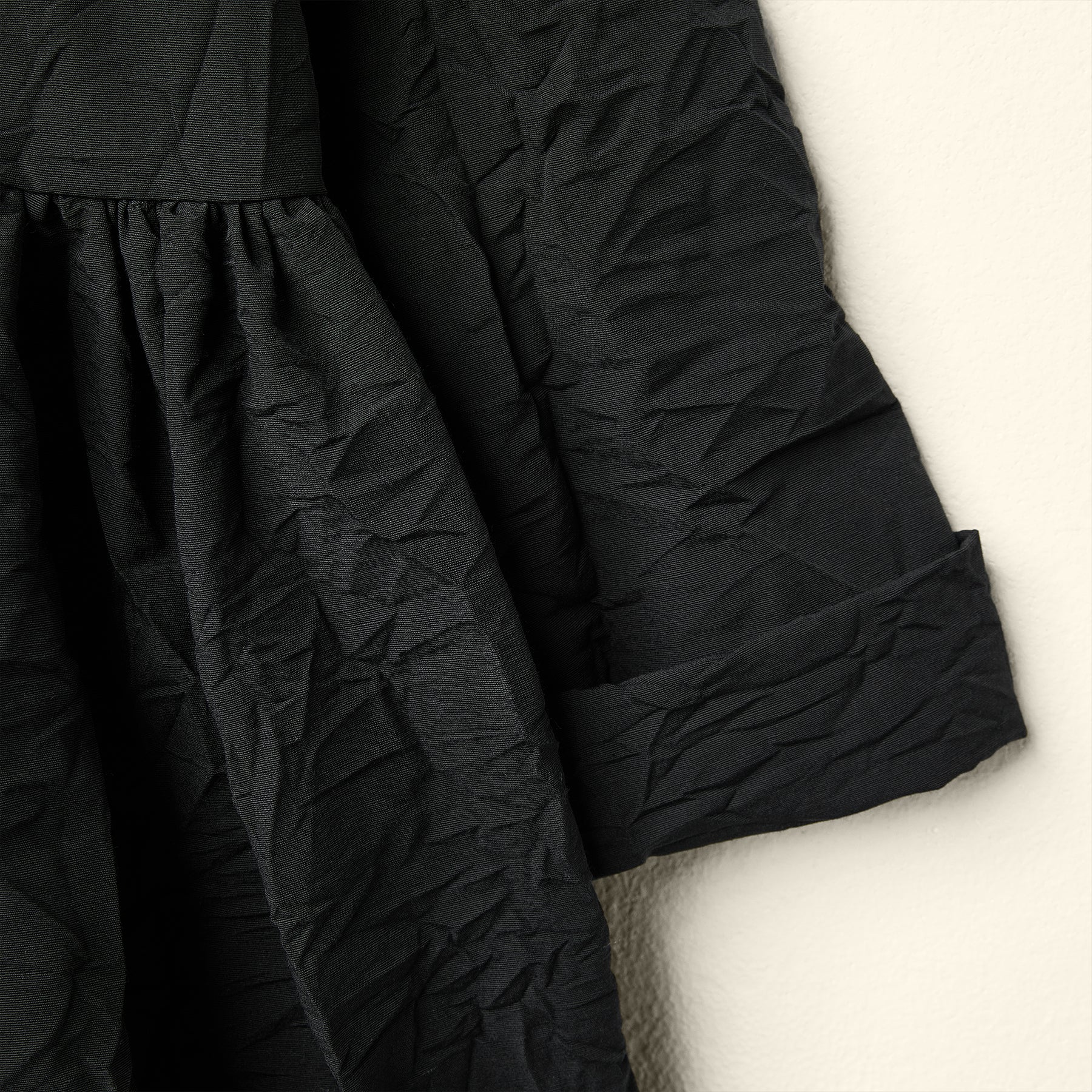 ABITO CON INTARSIO A MEZZO CERCHIO