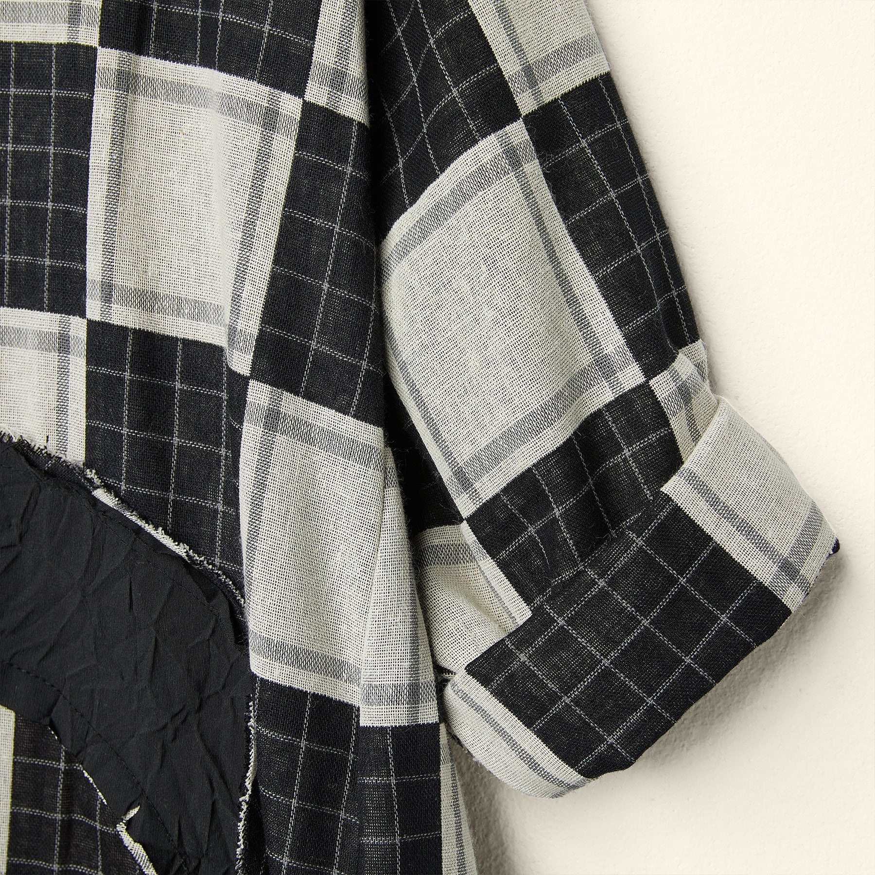 CHECKED DRESS WITH O DETAIL