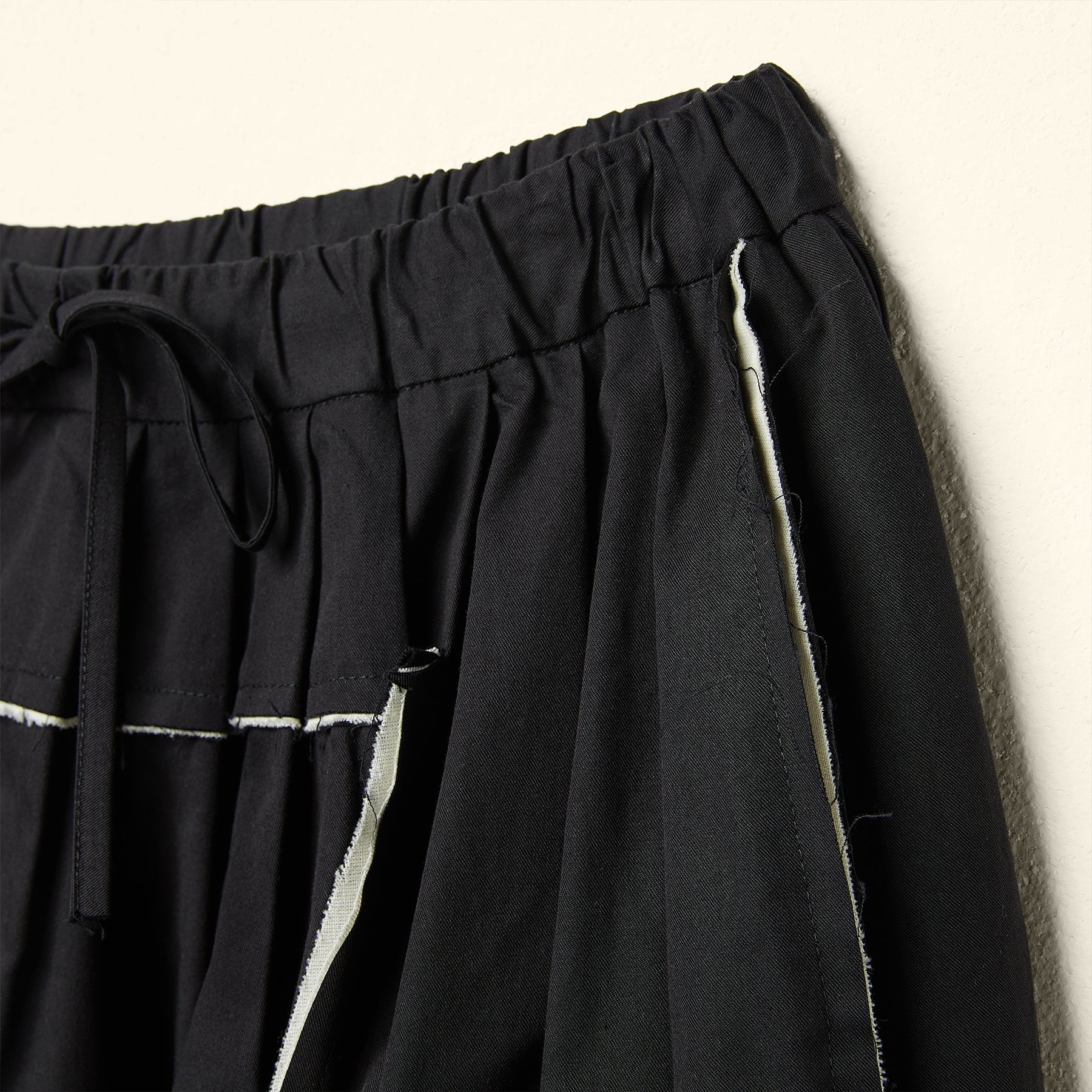 COMB TEETH HEM SKIRT