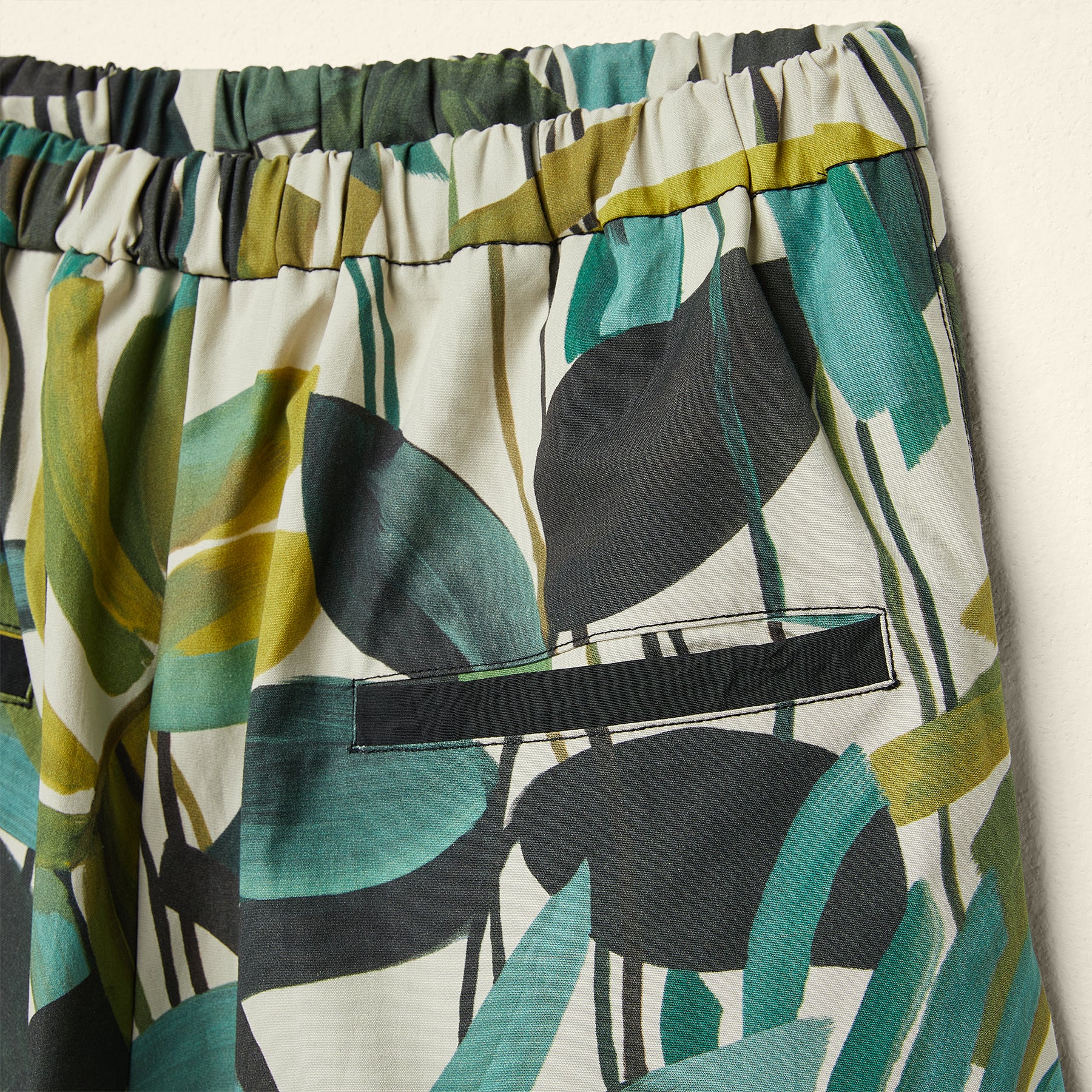 COTTON TROUSERS WITH EXOTIC FOLIAGE PRINT