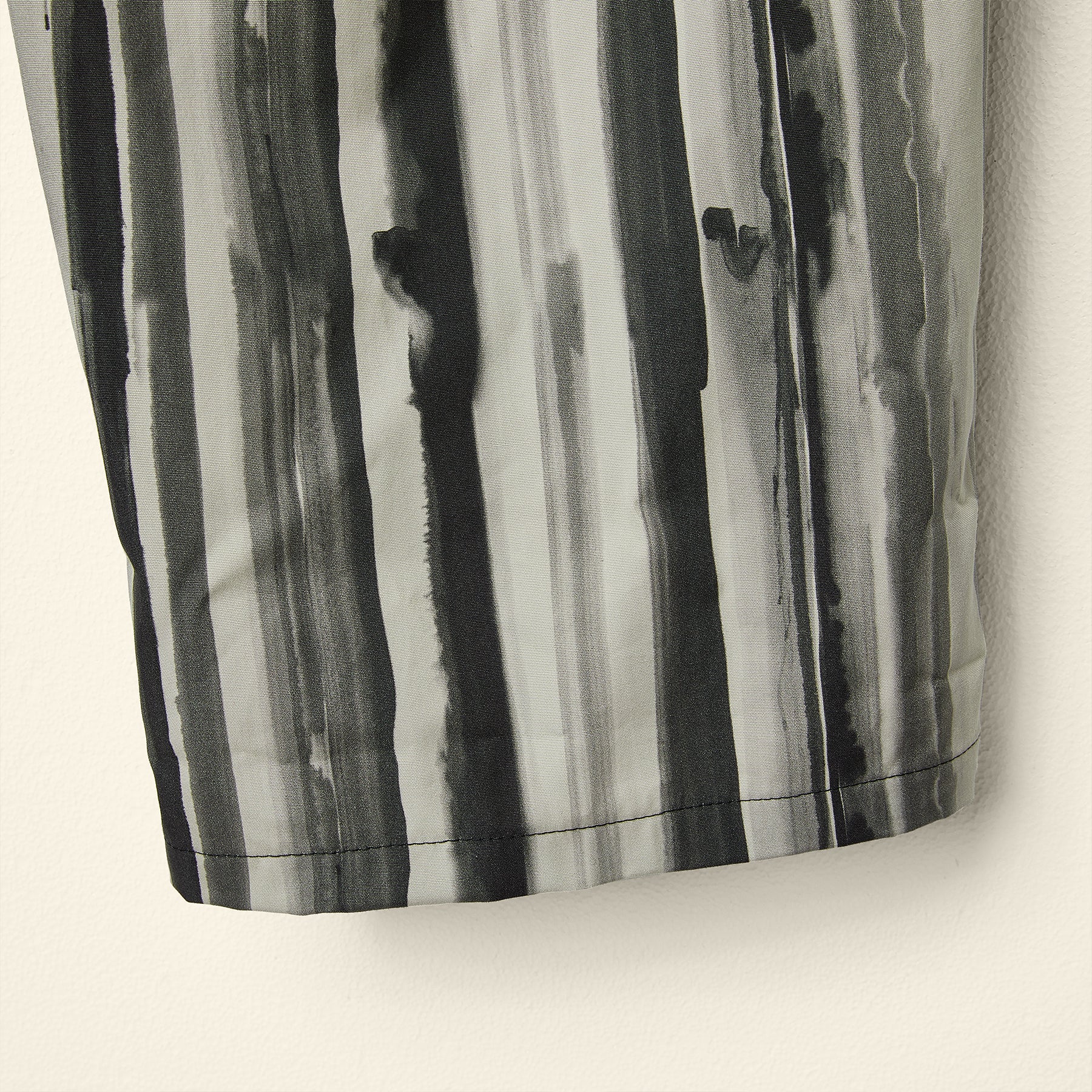 TROUSERS IN BRUSHSTROKE STRIPES PRINT