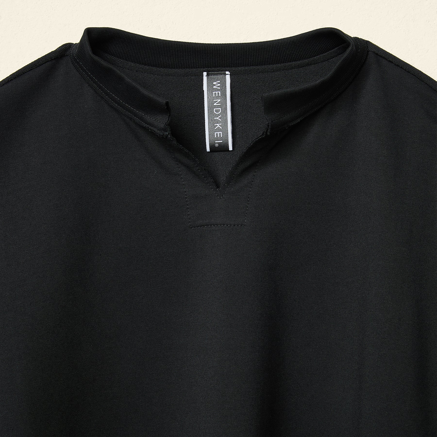 KOREAN COLLAR SWEATSHIRT