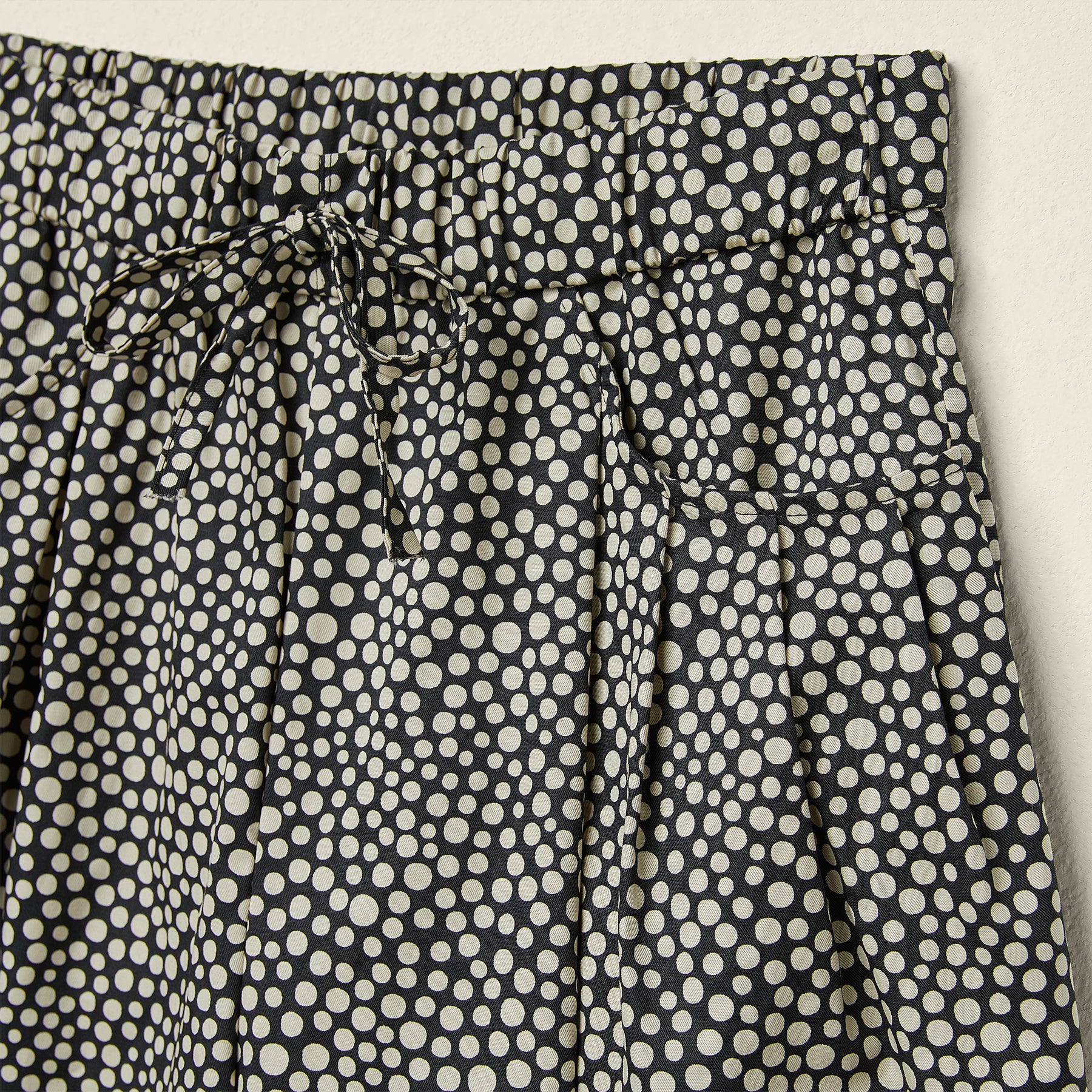 TROUSERS IN BRUSHSTROKE POLKA DOT PRINT