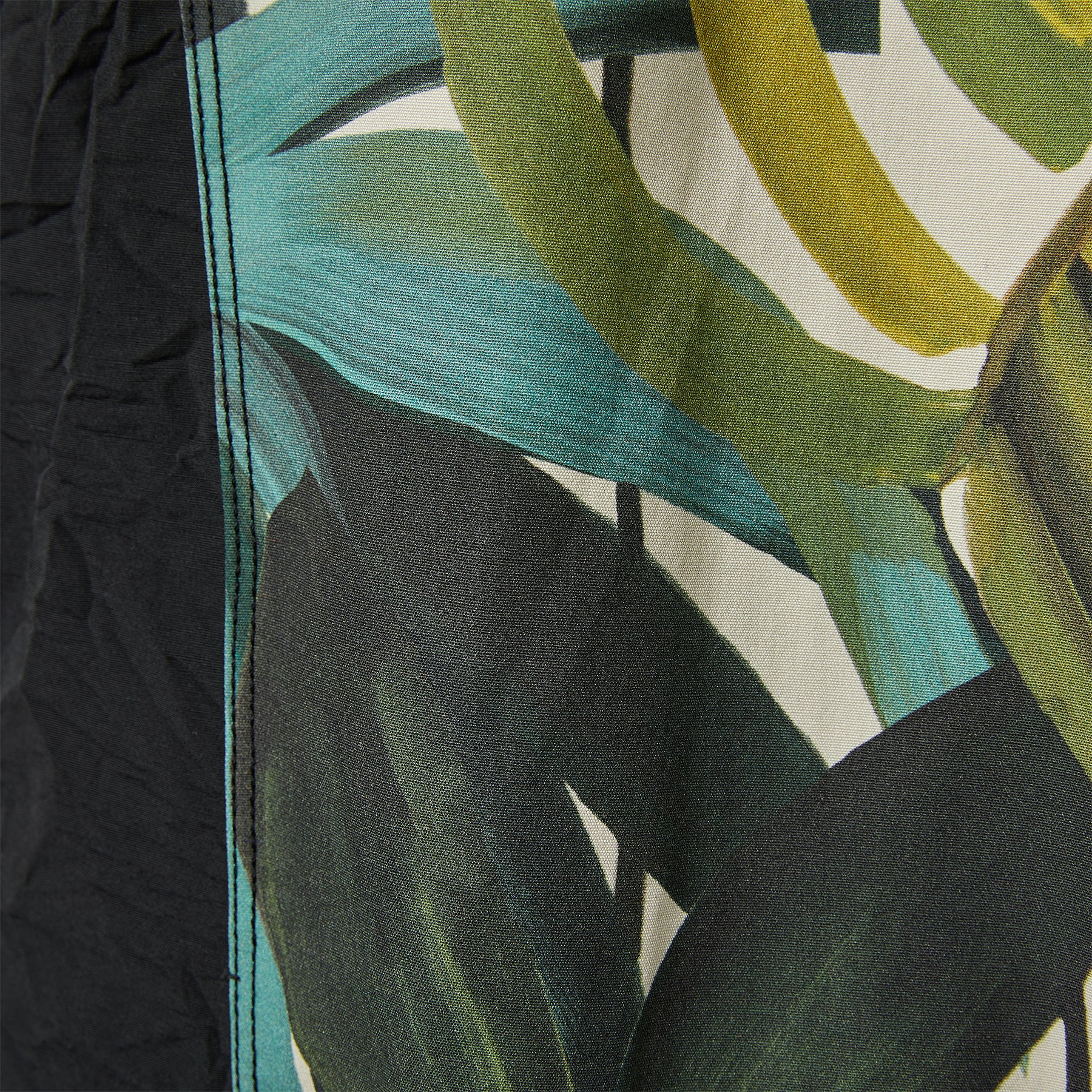 TROUSERS WITH EXOTIC PRINT