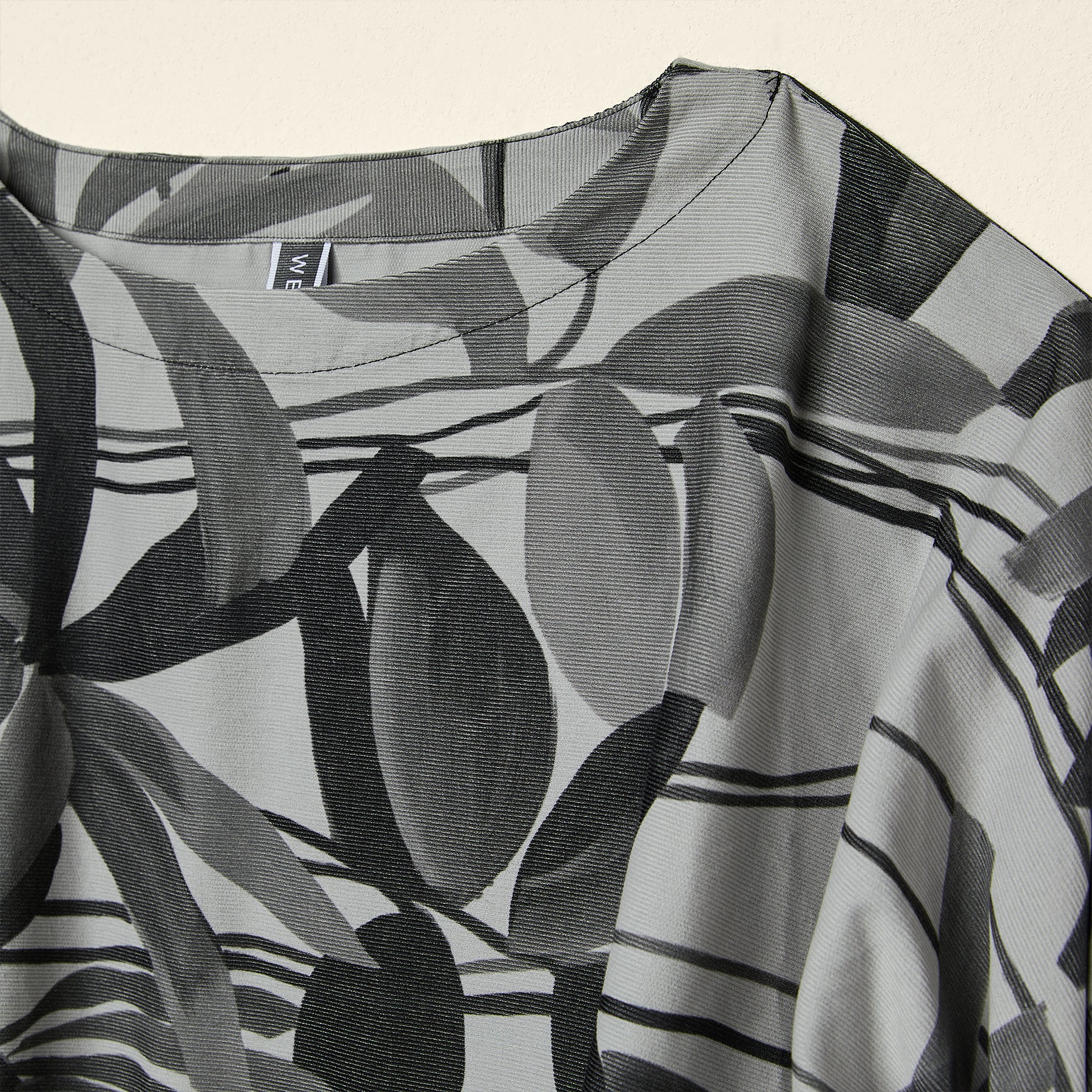 BALLOON DRESS WITH BAT SLEEVES