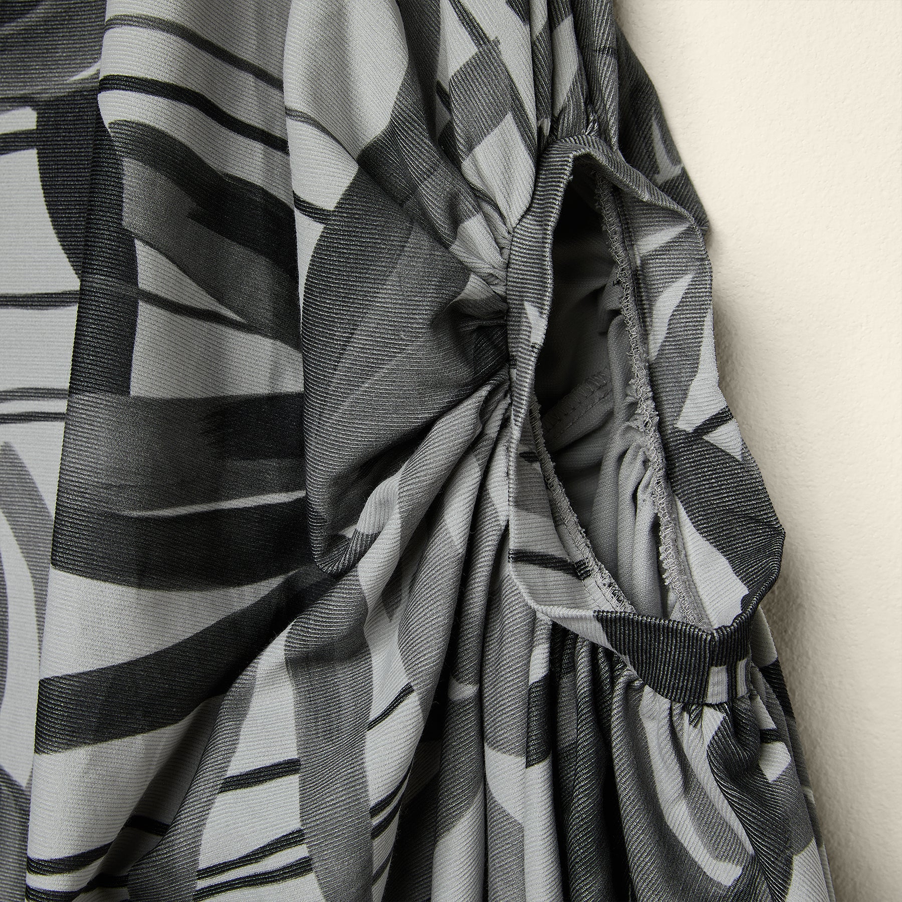 BALLOON DRESS WITH BAT SLEEVES