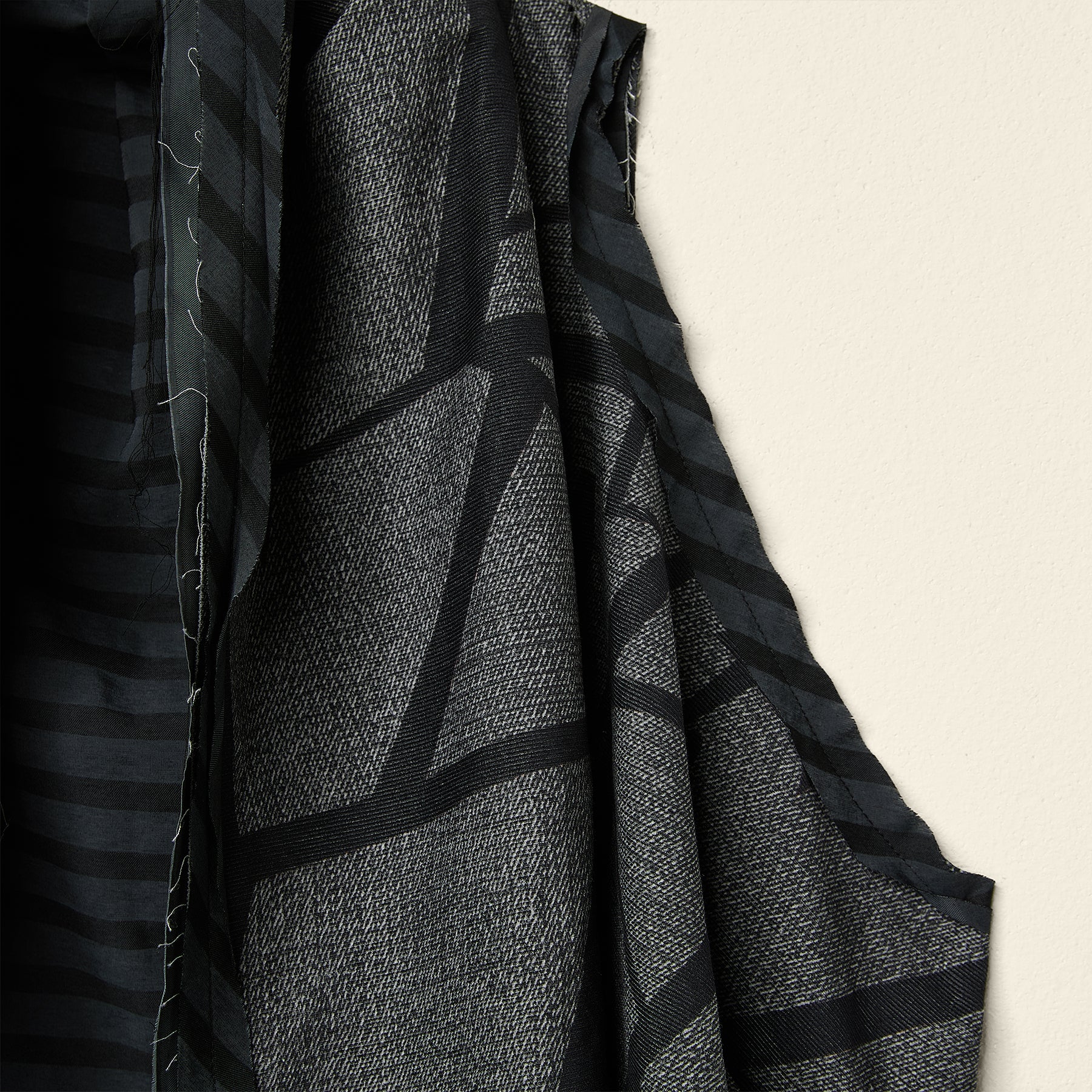 GEOMETRIC PATTERN VEST