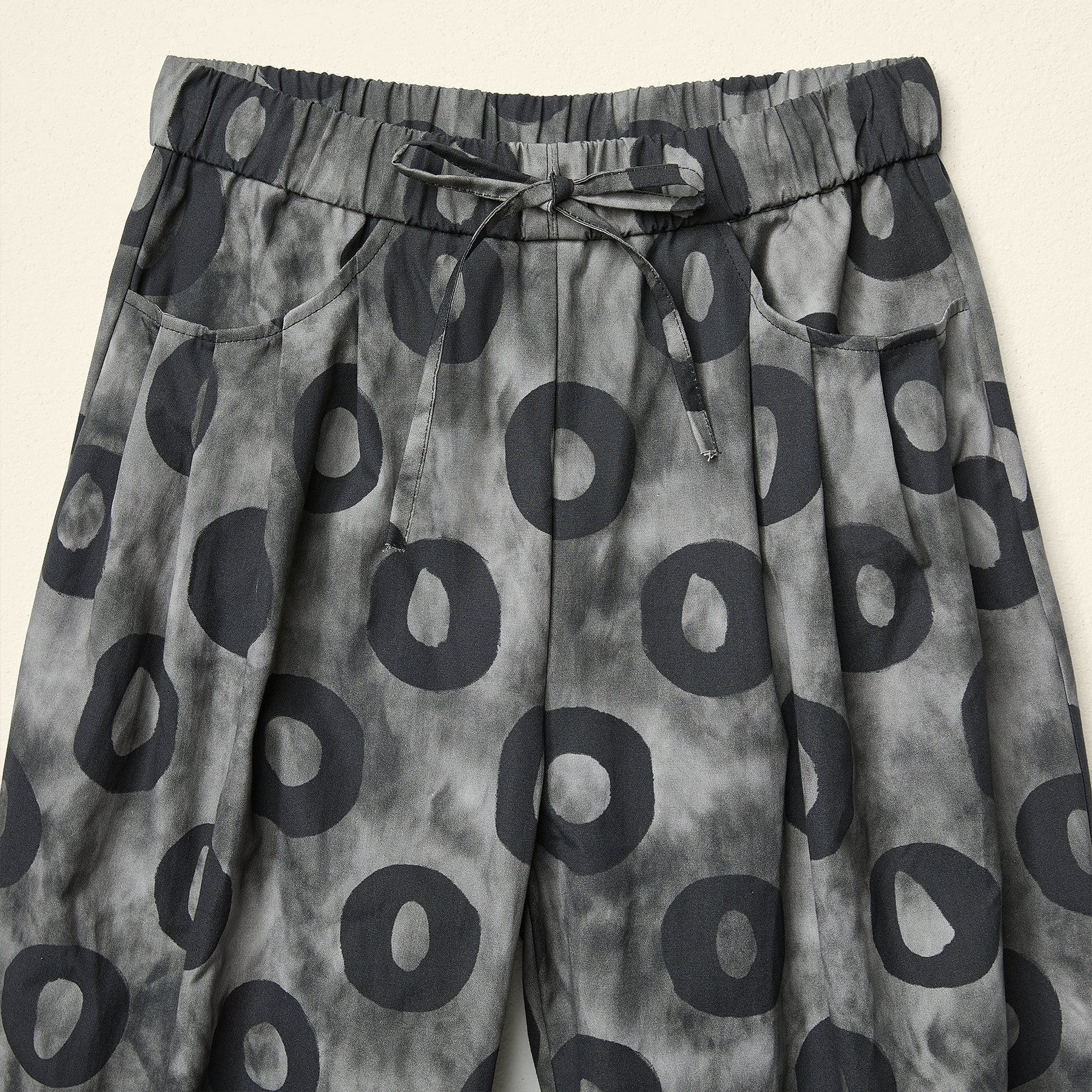 SMOKY TROUSERS WITH RINGS