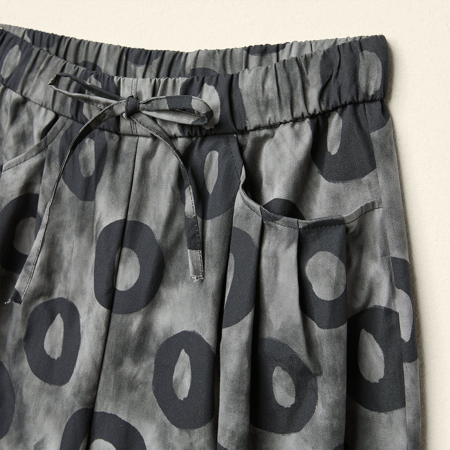 SMOKY TROUSERS WITH RINGS