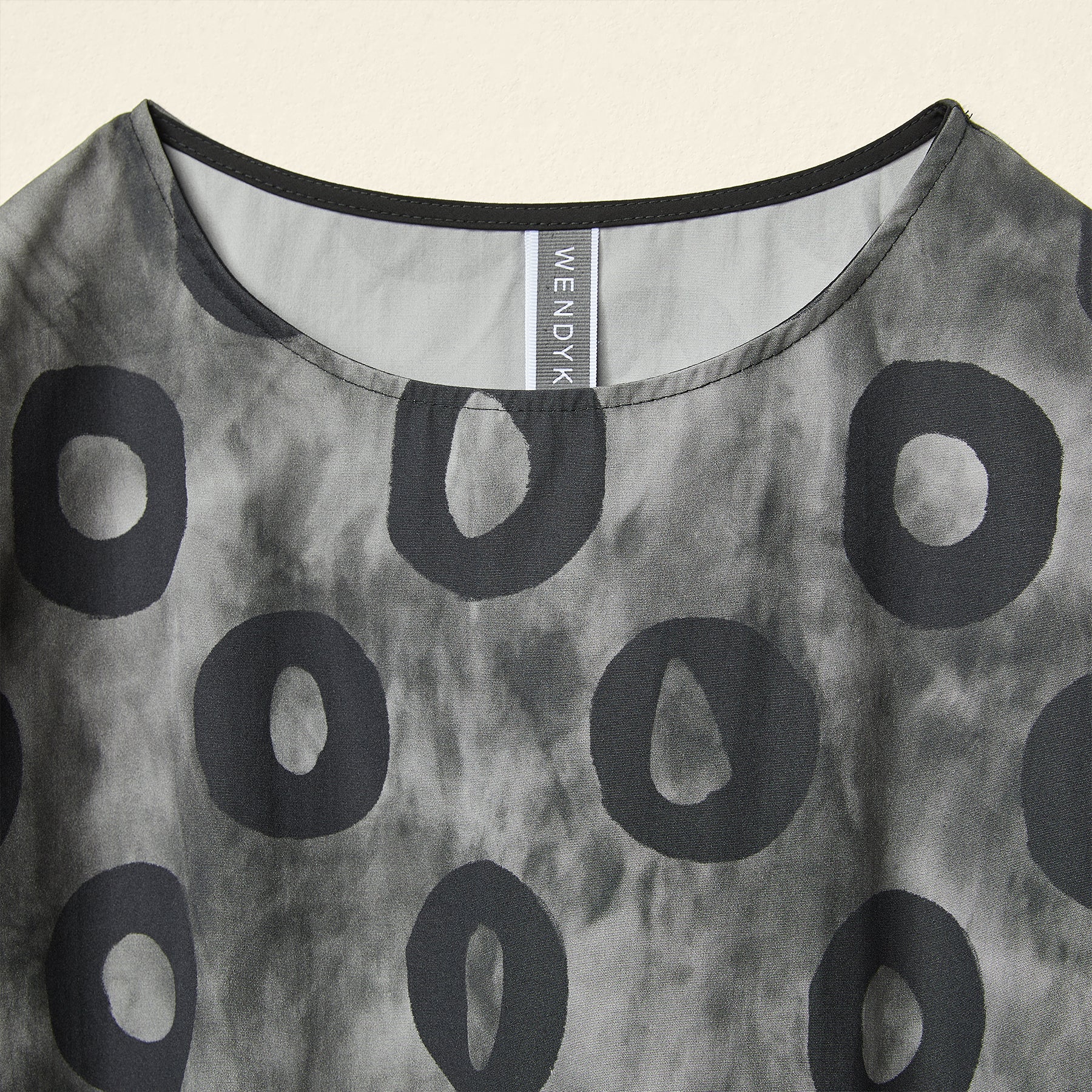 SMOKY DRESS WITH RINGS