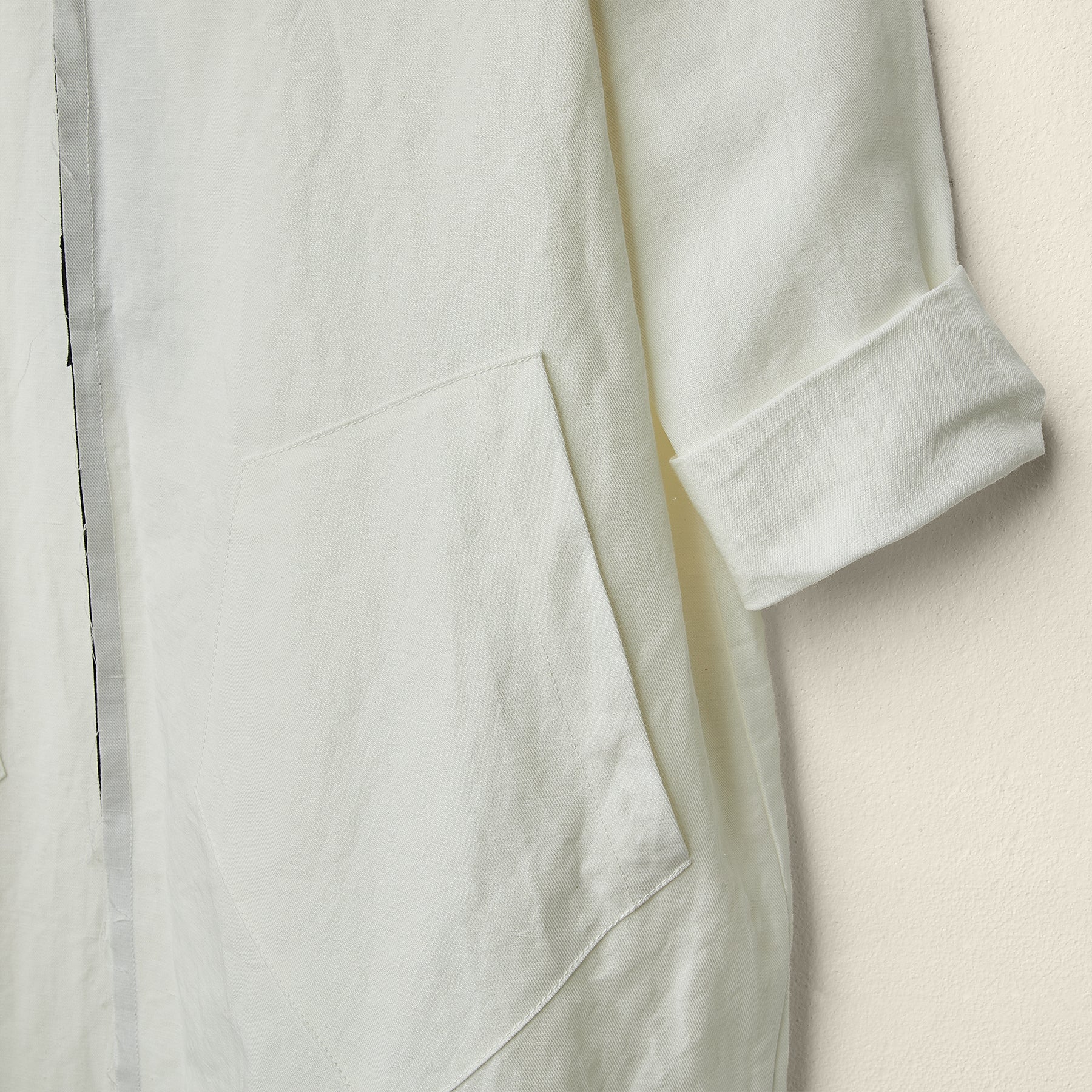 带五边形口袋的连衣裙