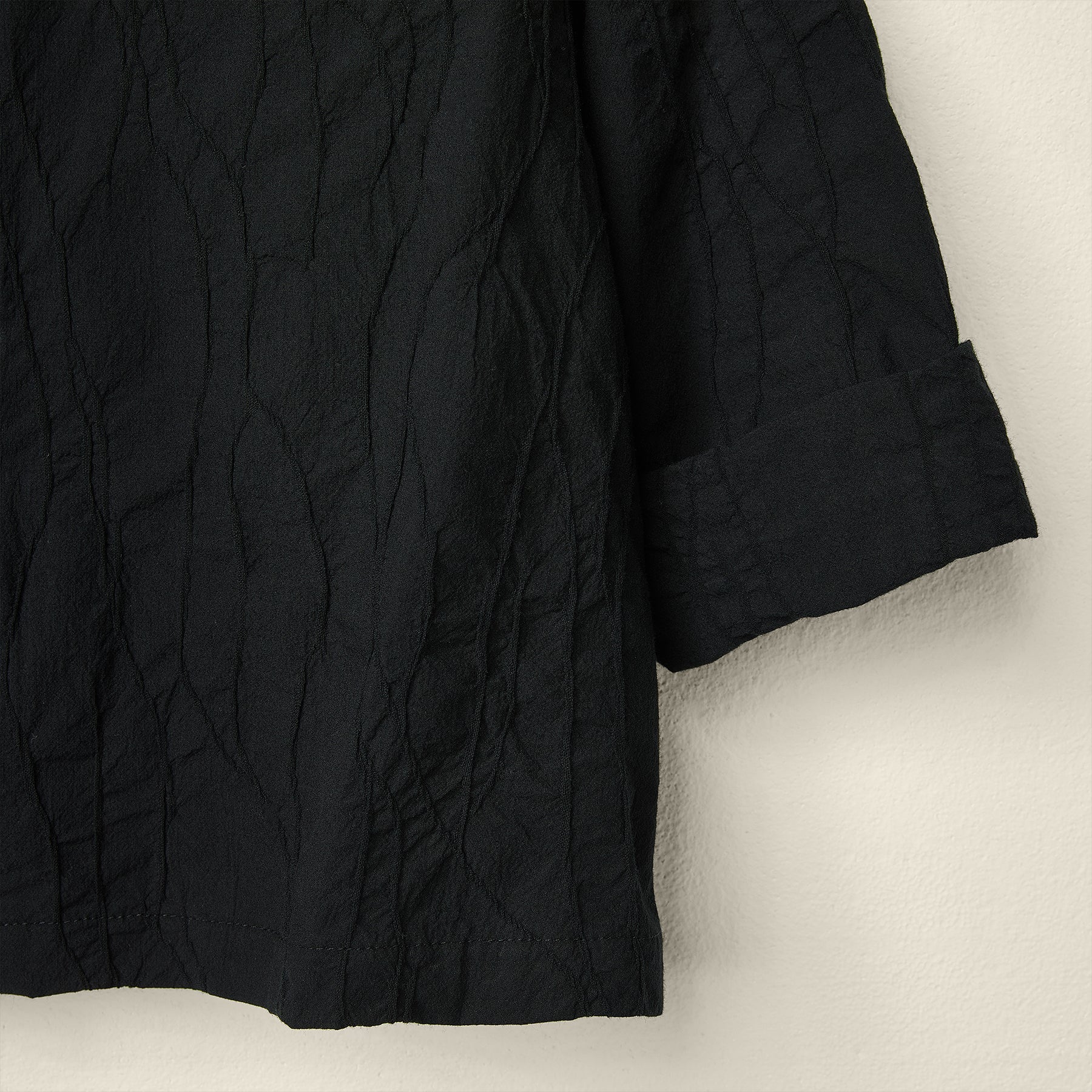 JACKET WITH RELIEF PATTERN