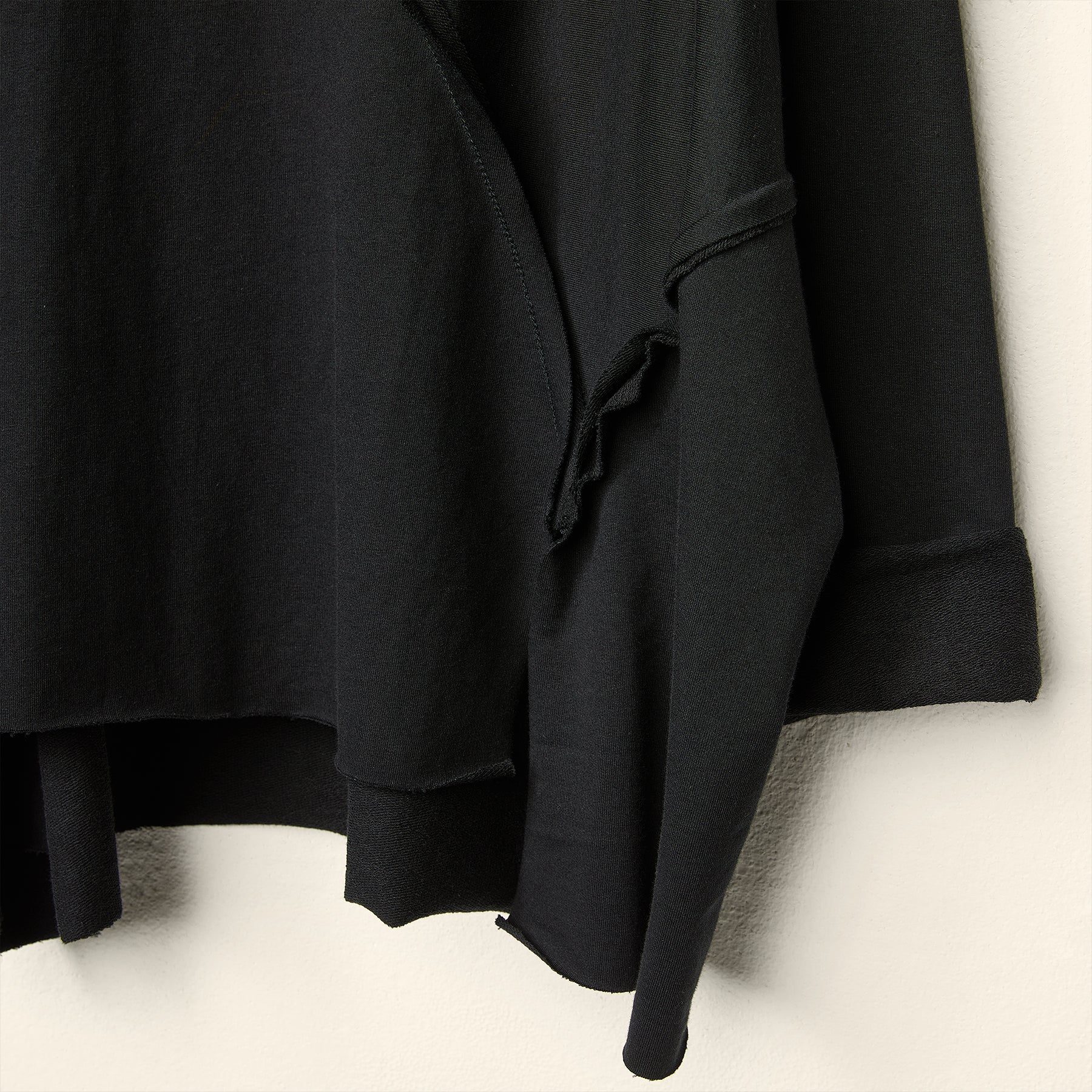 AW26 RAW EDGE SWEATSHIRT