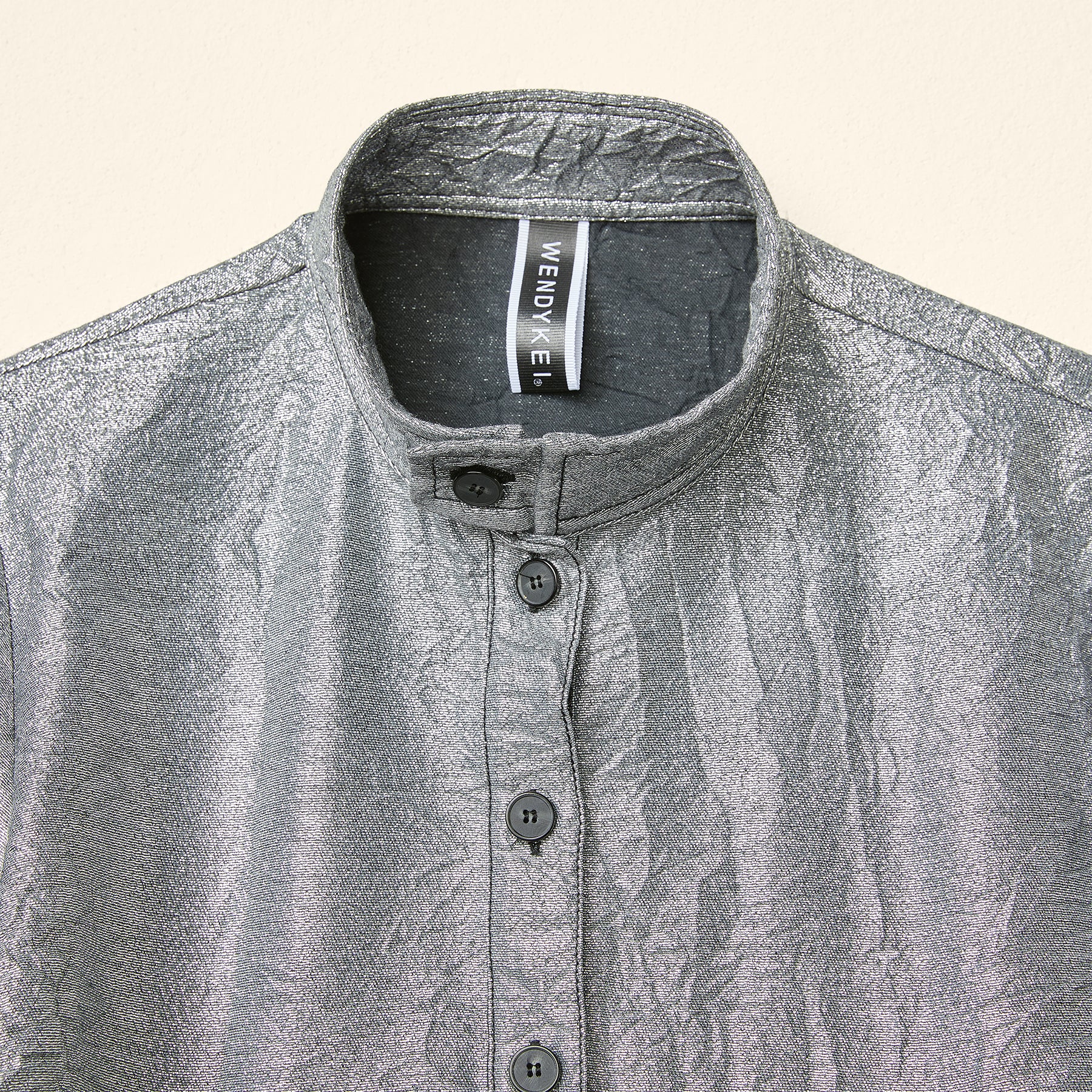 AW26 METALLIC PLEATED JACKET