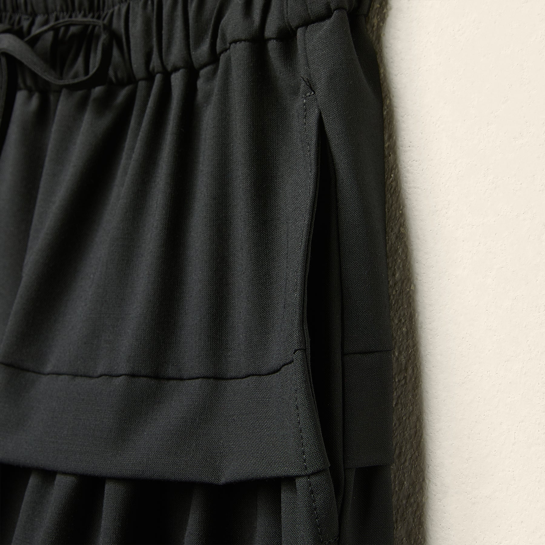 AW26 PLEATED LONG SKIRT