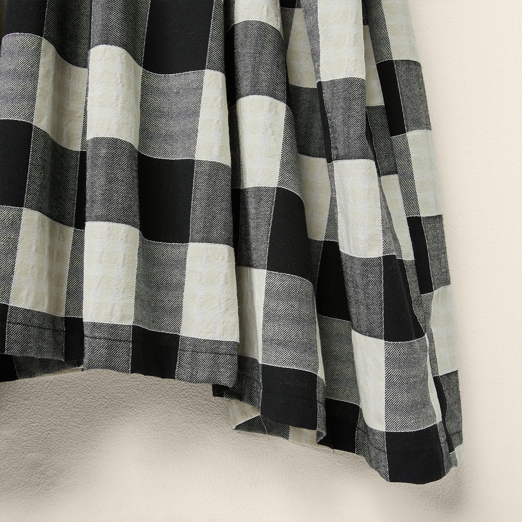 CHECKED DRESS WITH OVAL PLEAT