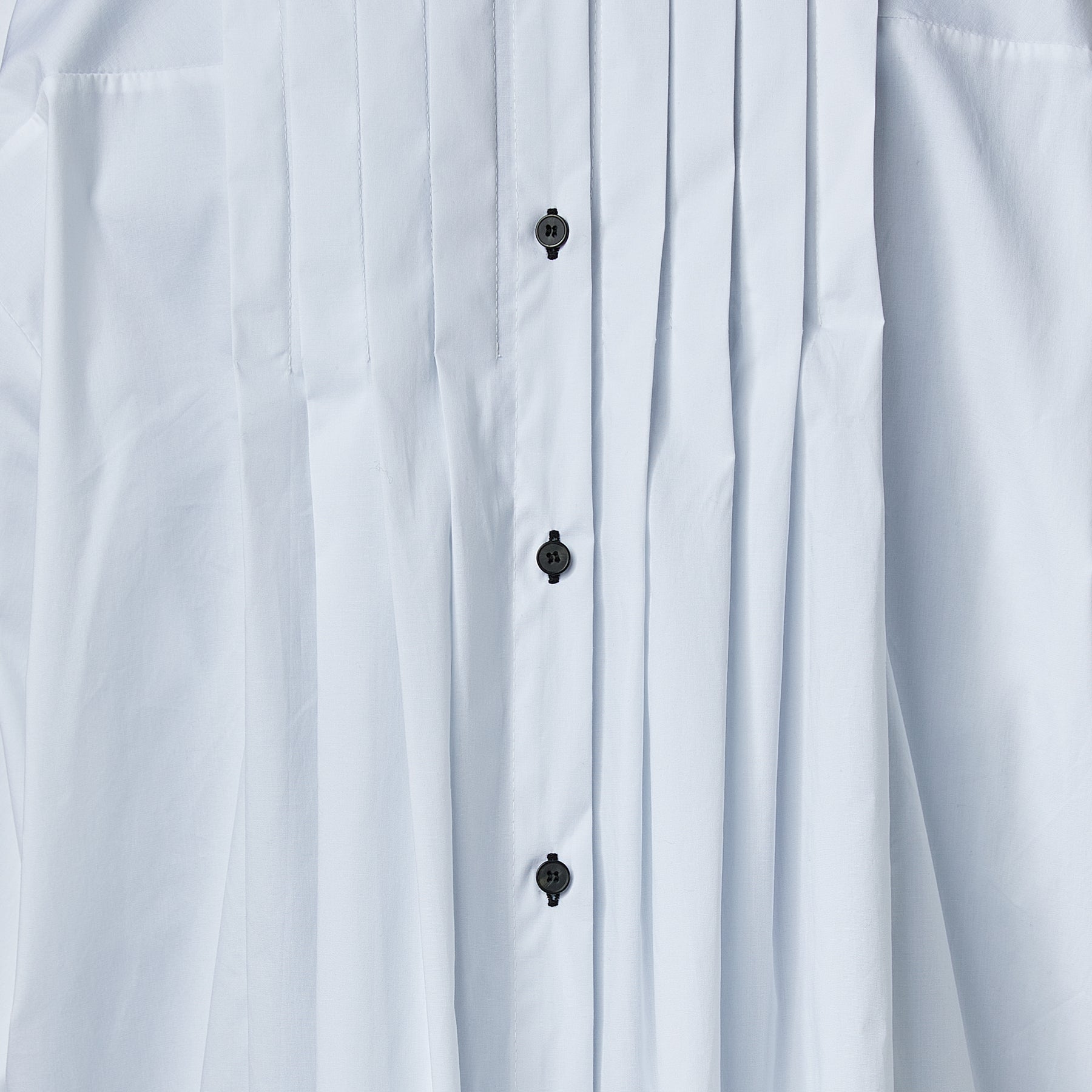 SHIRT WITH FOLDS AND BACK CLOSURE