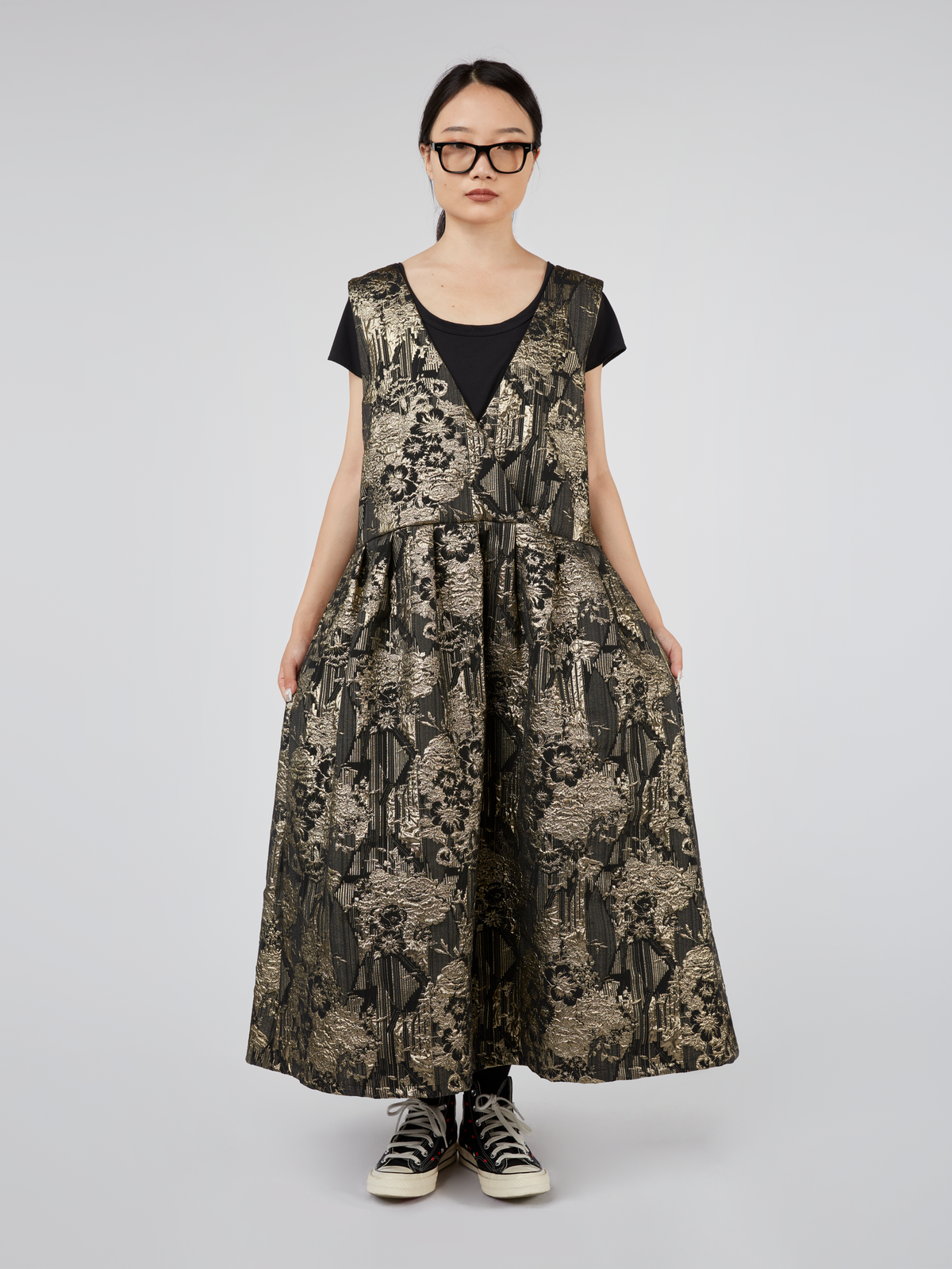 ELEGANT DRESS IN GOLD JACQUARD FABRIC