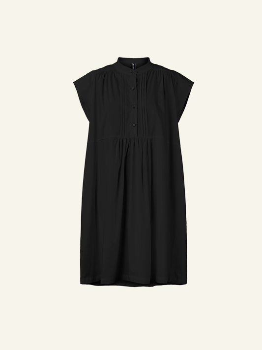 DRESS WITH DETAIL FOLDS ON THE FRONT