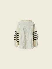 BLUSA CON PASSAMANERIA SULLE MANICHE