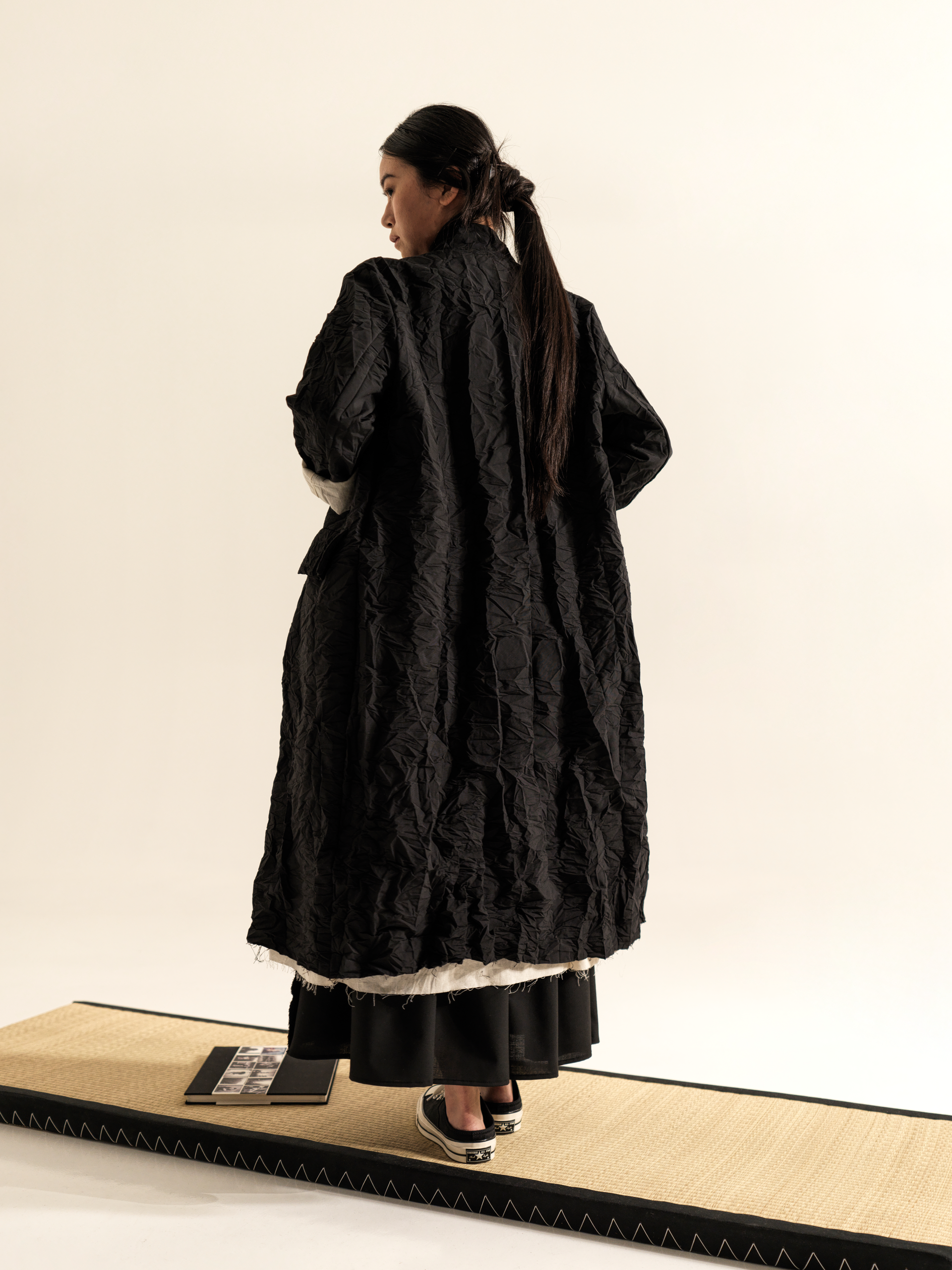 OVERCOAT IN WRINKLED EFFECT FABRIC WITH KOREAN COLLAR