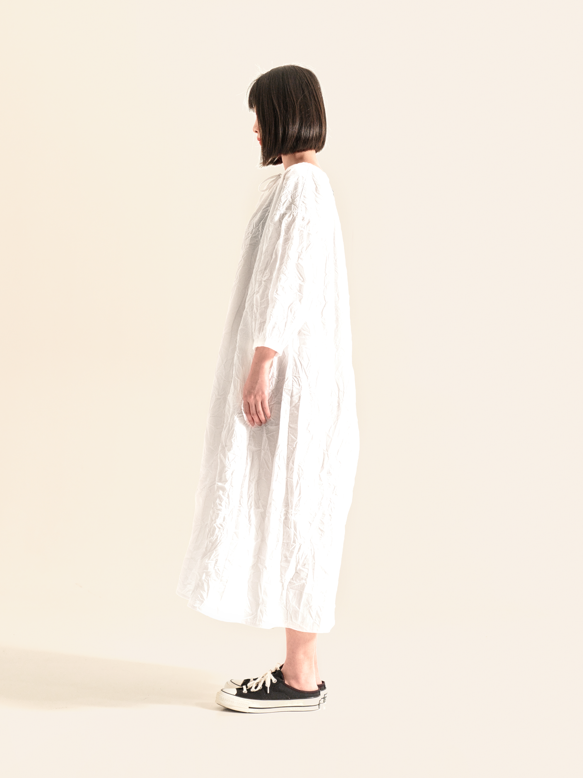 DRESS WITH ROUNDED SLEEVES IN WRINKLED EFFECT FABRIC